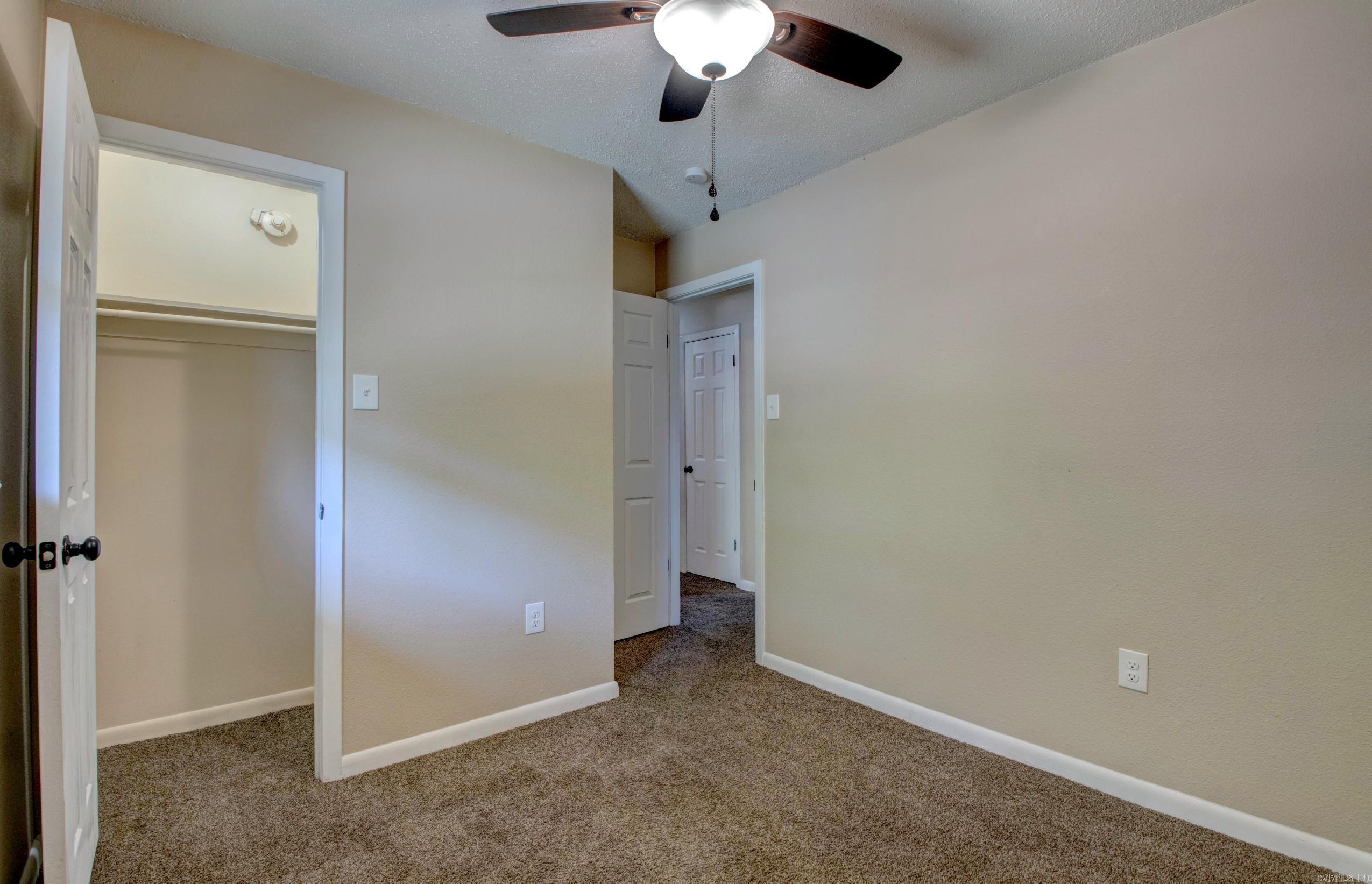 TWIN LAKES - Residential