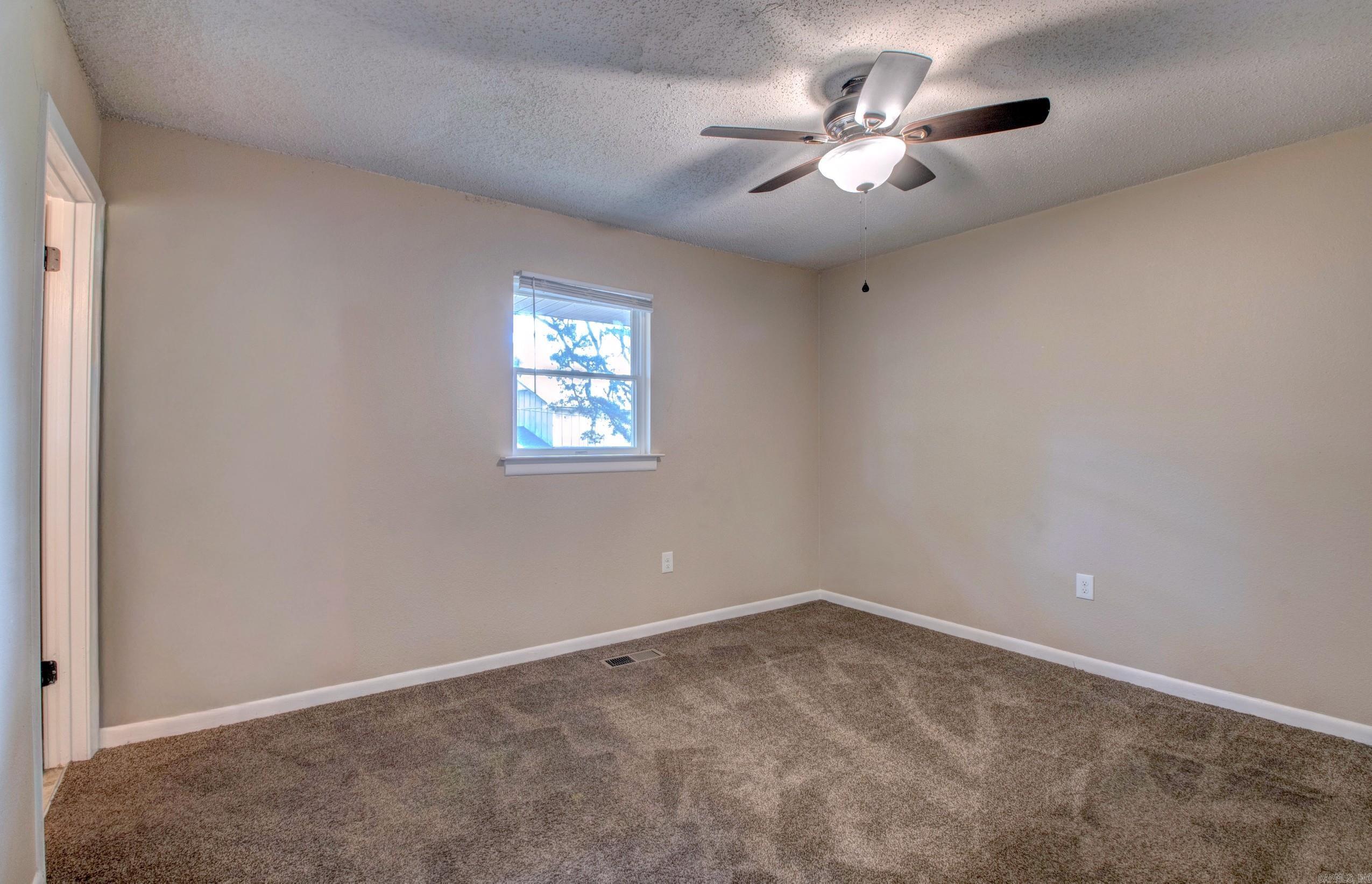 TWIN LAKES - Residential