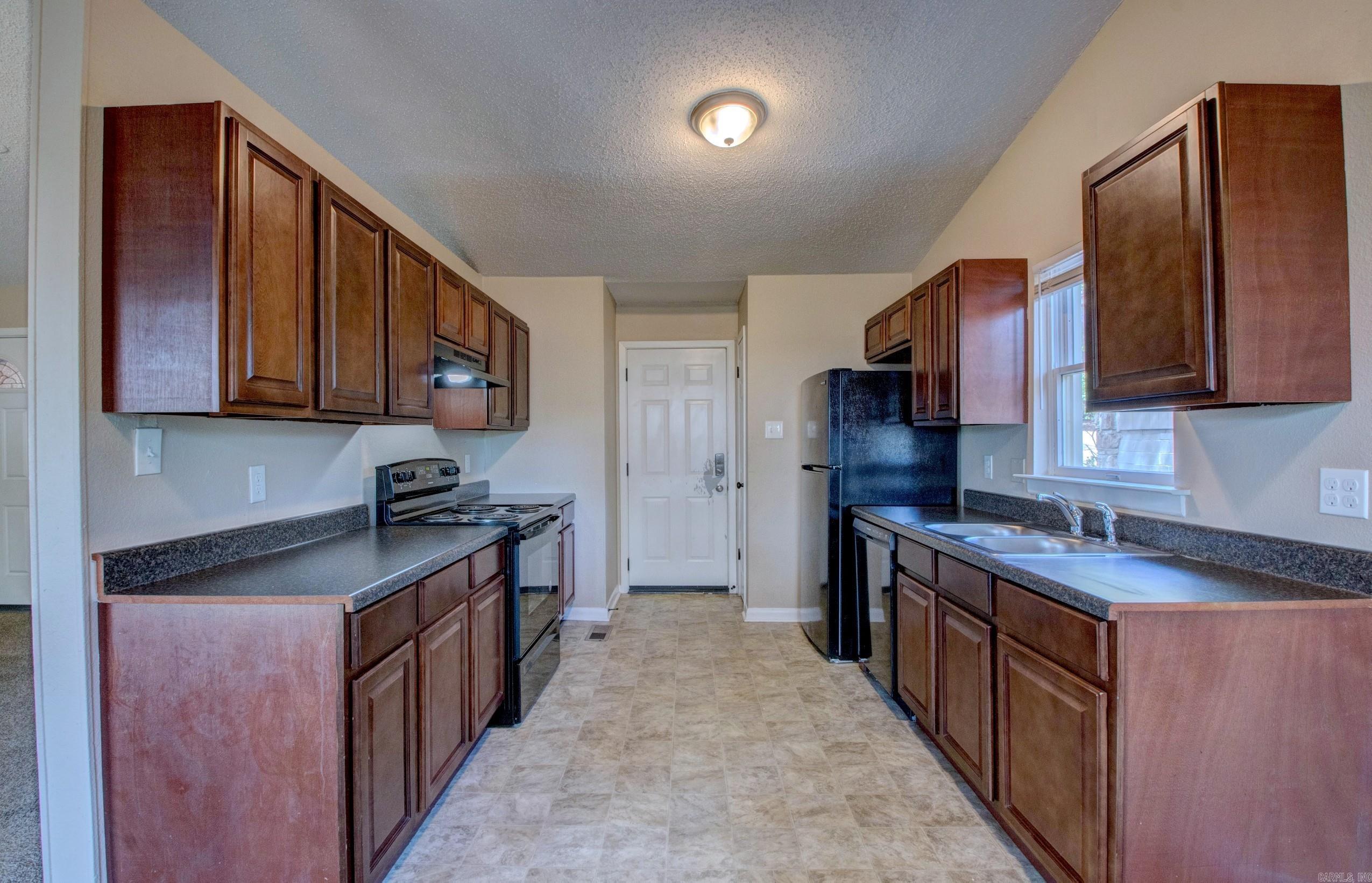 TWIN LAKES - Residential