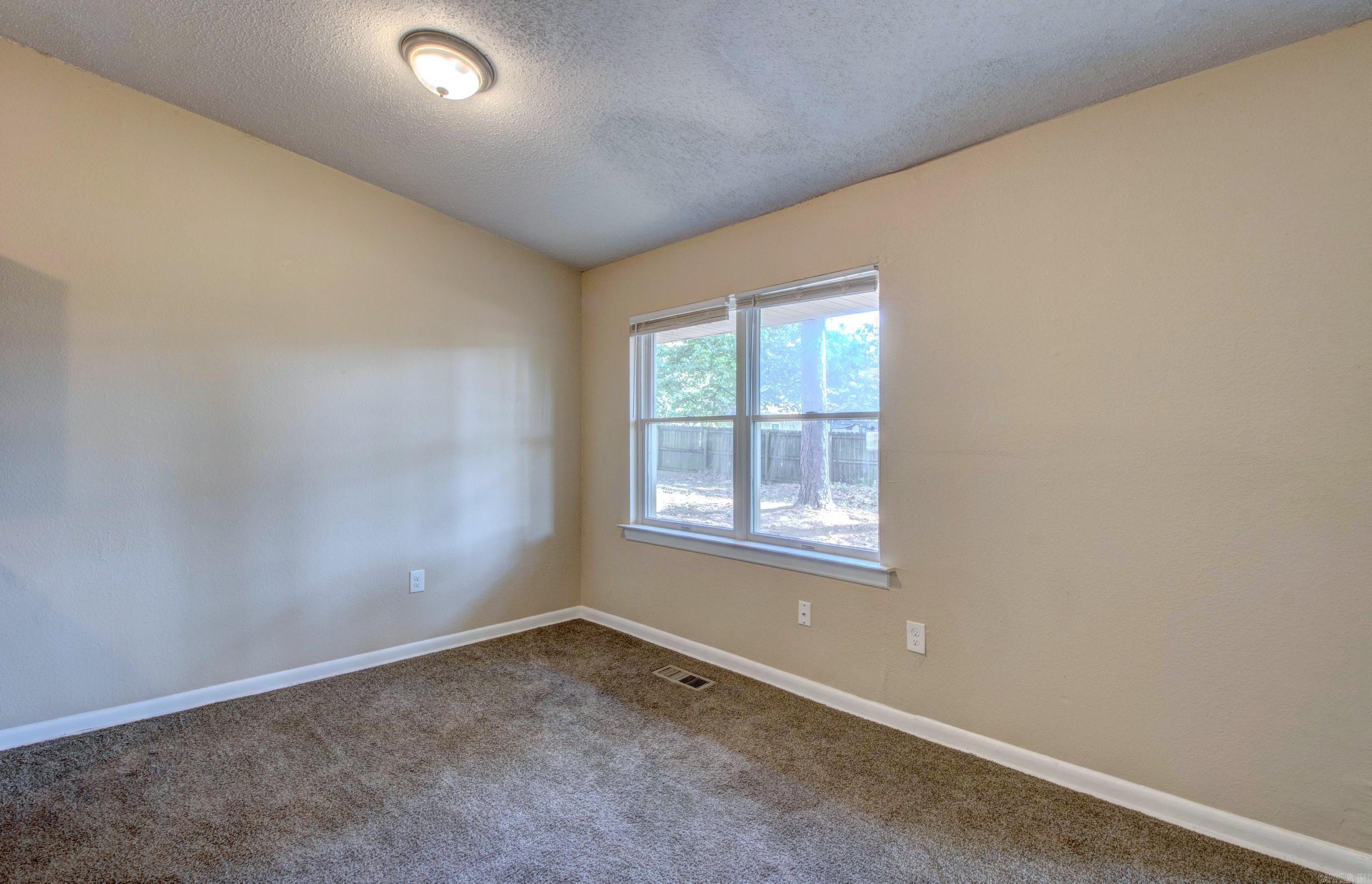 TWIN LAKES - Residential