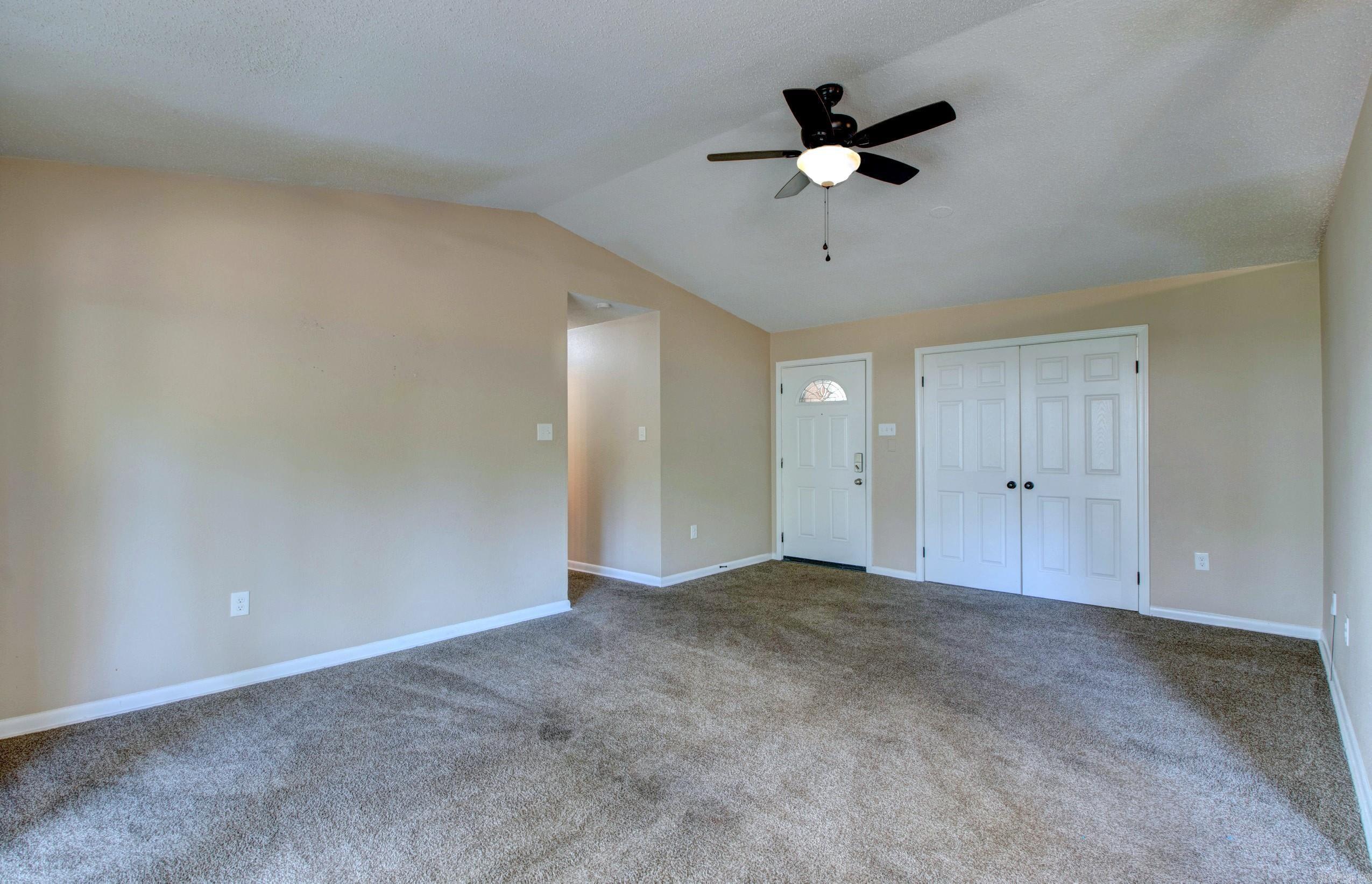 TWIN LAKES - Residential