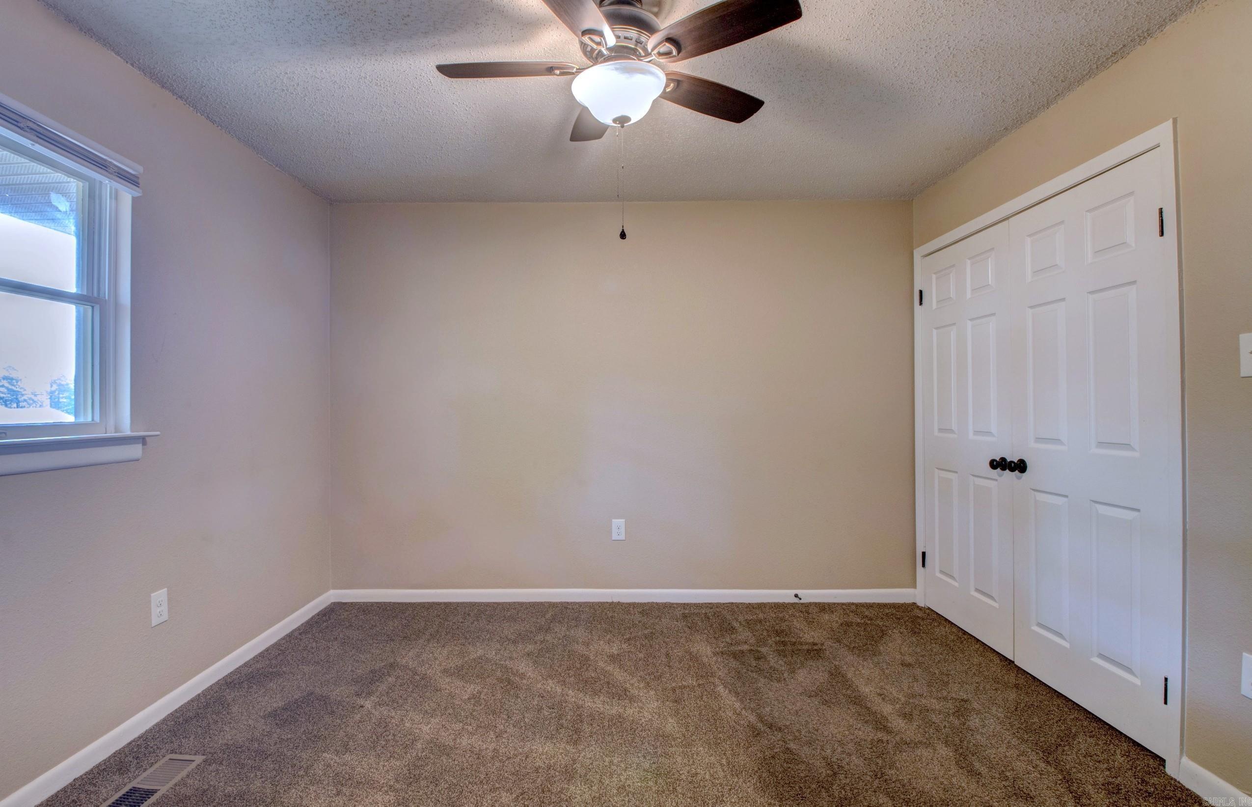 TWIN LAKES - Residential