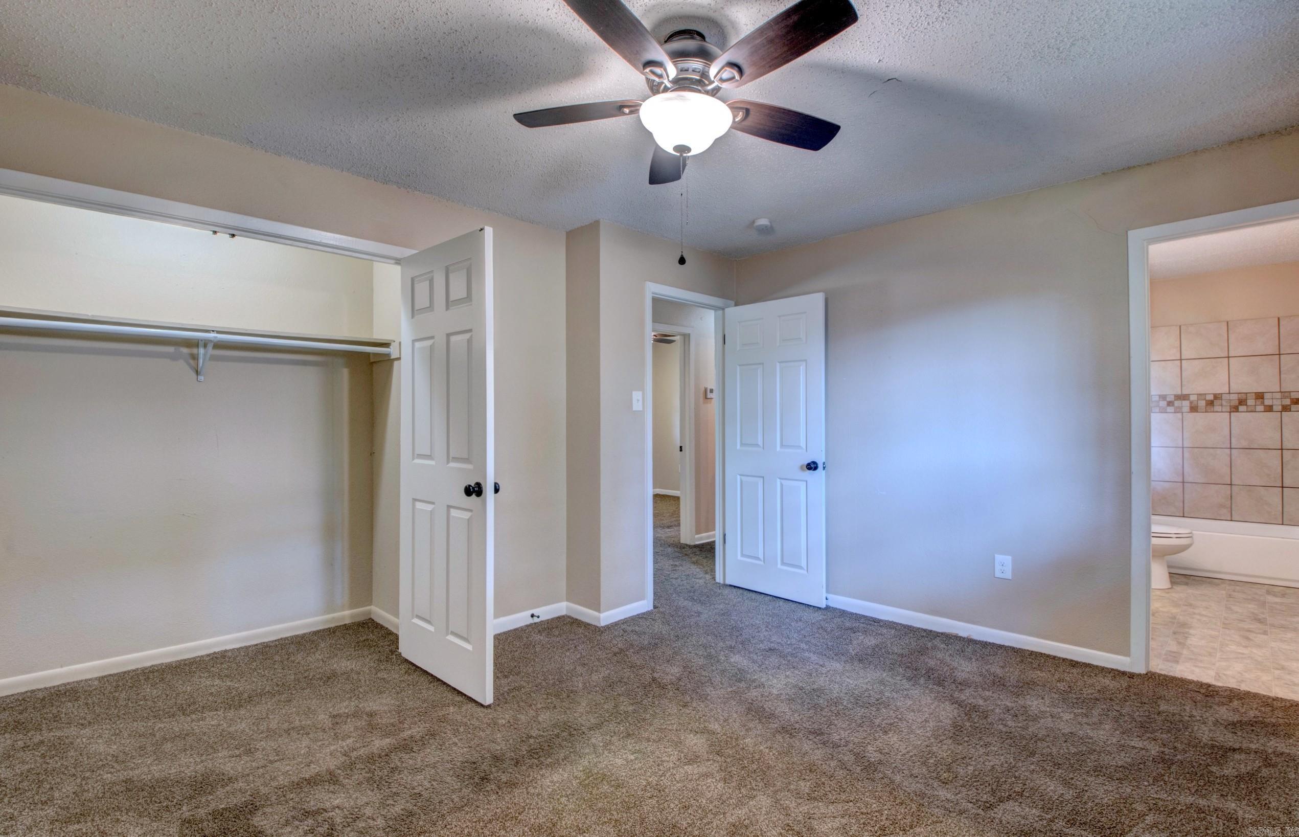 TWIN LAKES - Residential