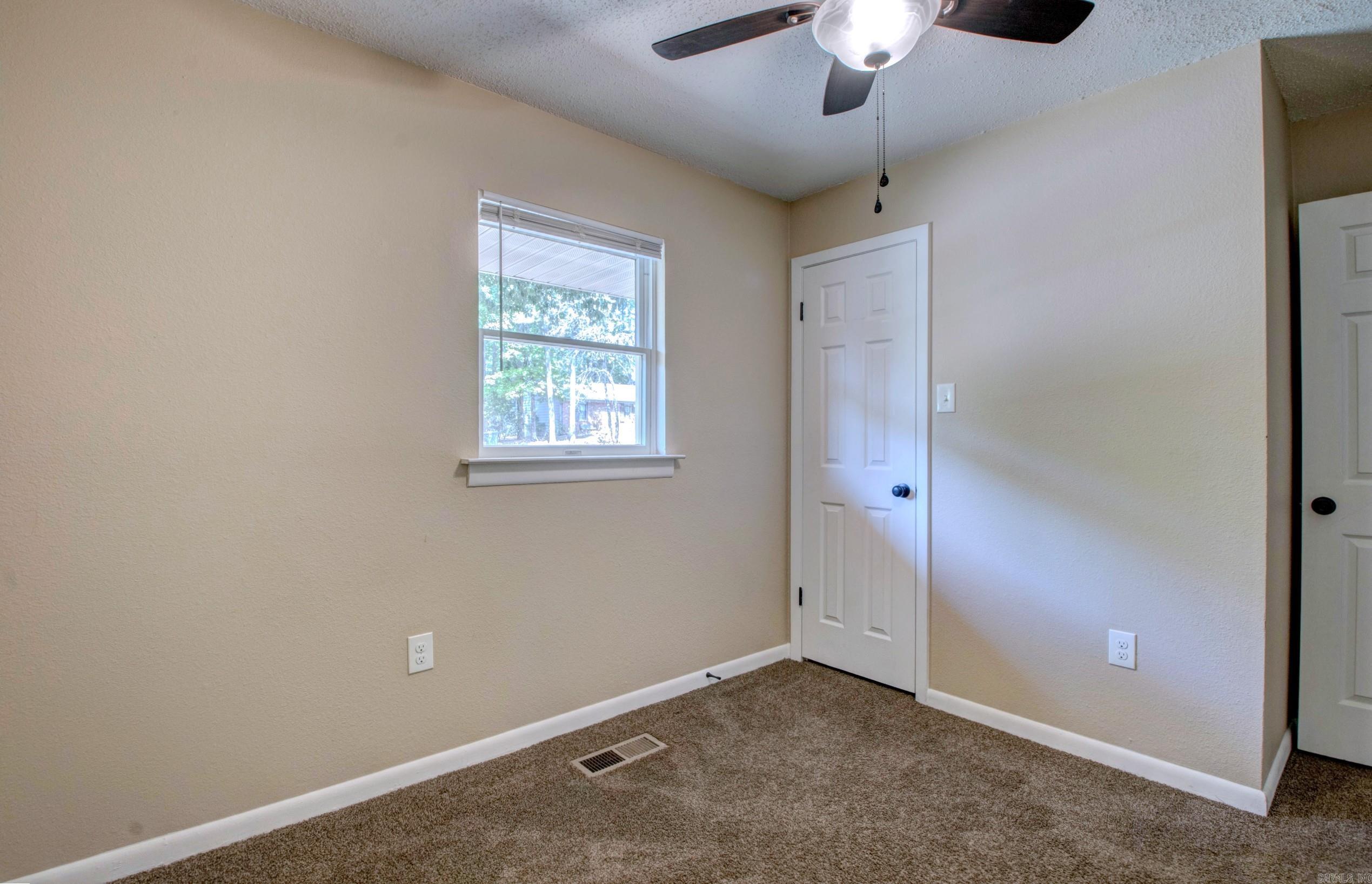 TWIN LAKES - Residential