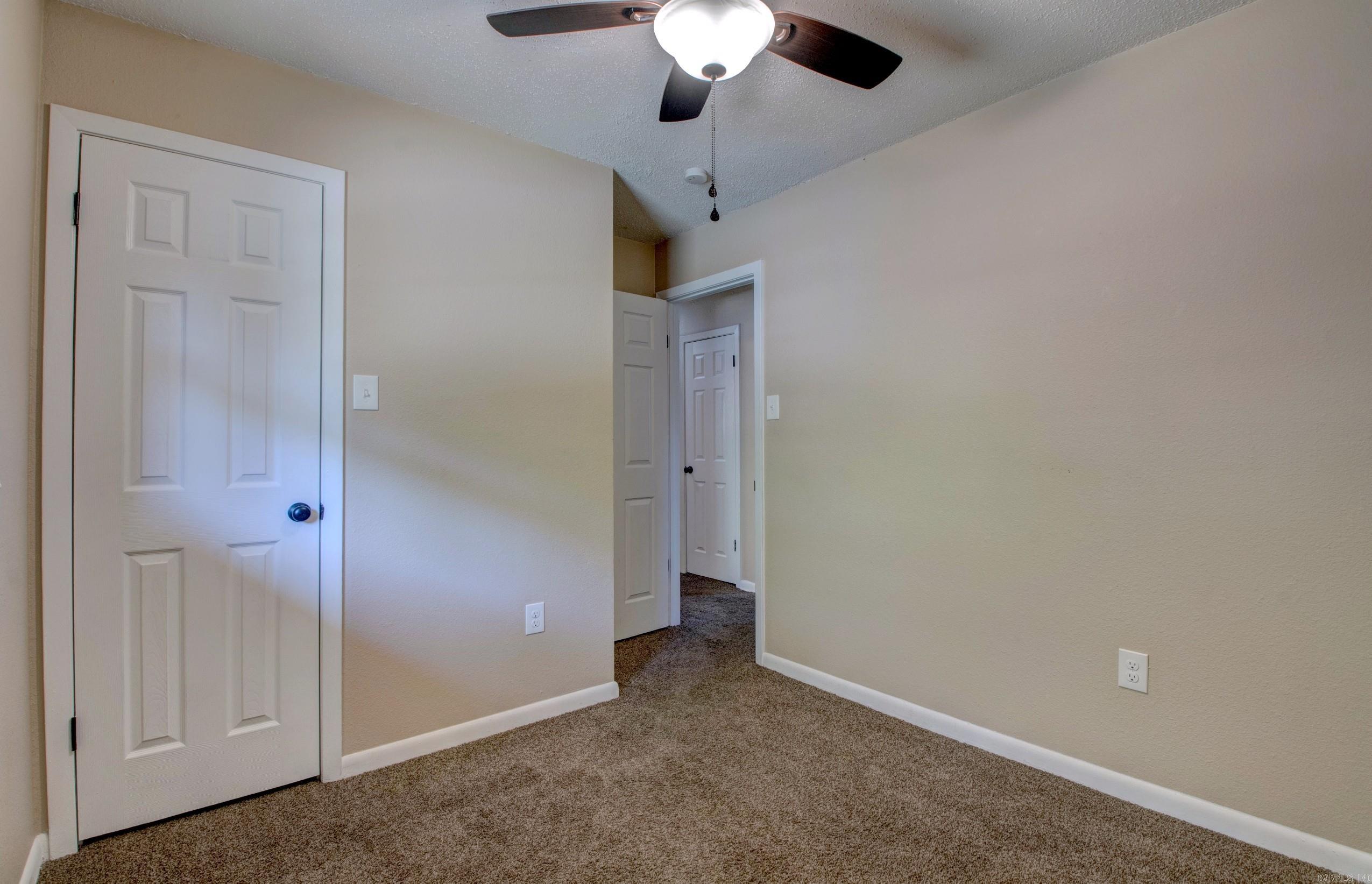 TWIN LAKES - Residential