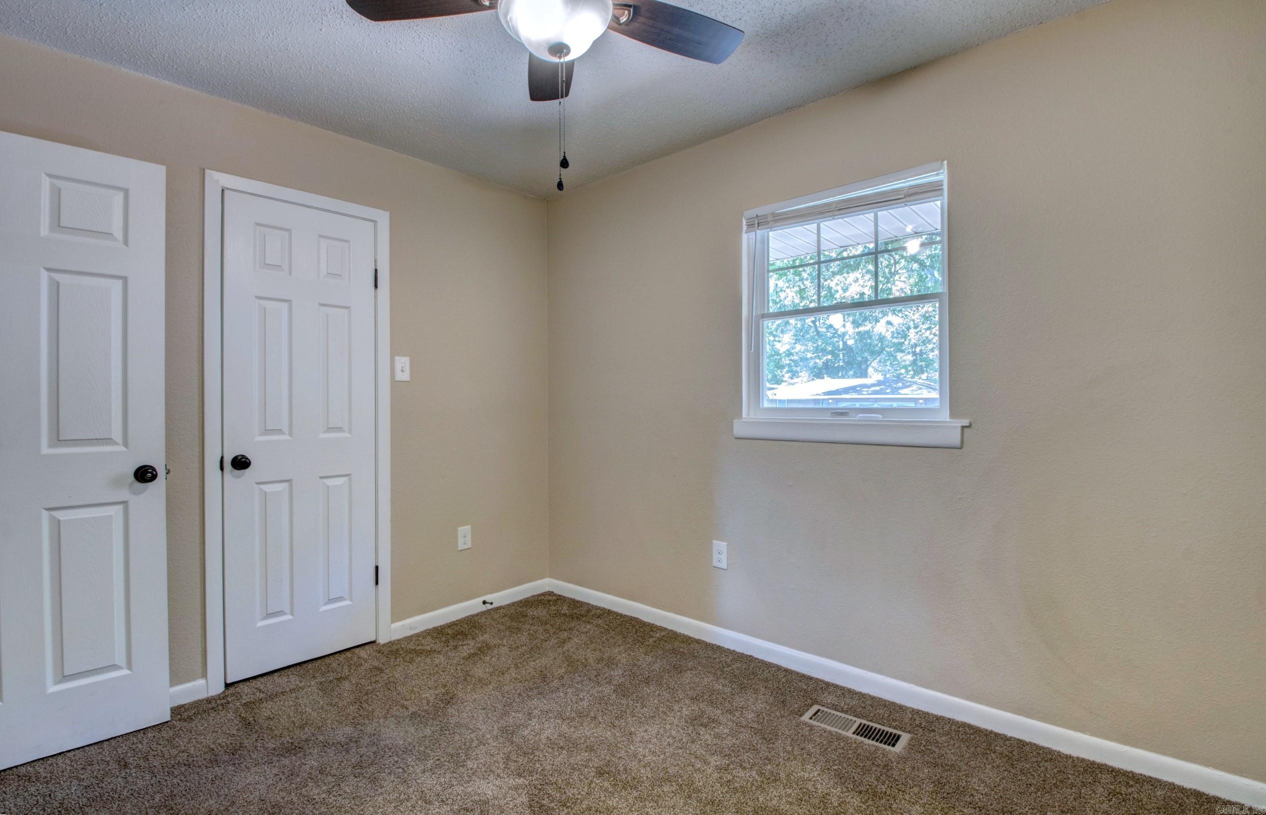 TWIN LAKES - Residential