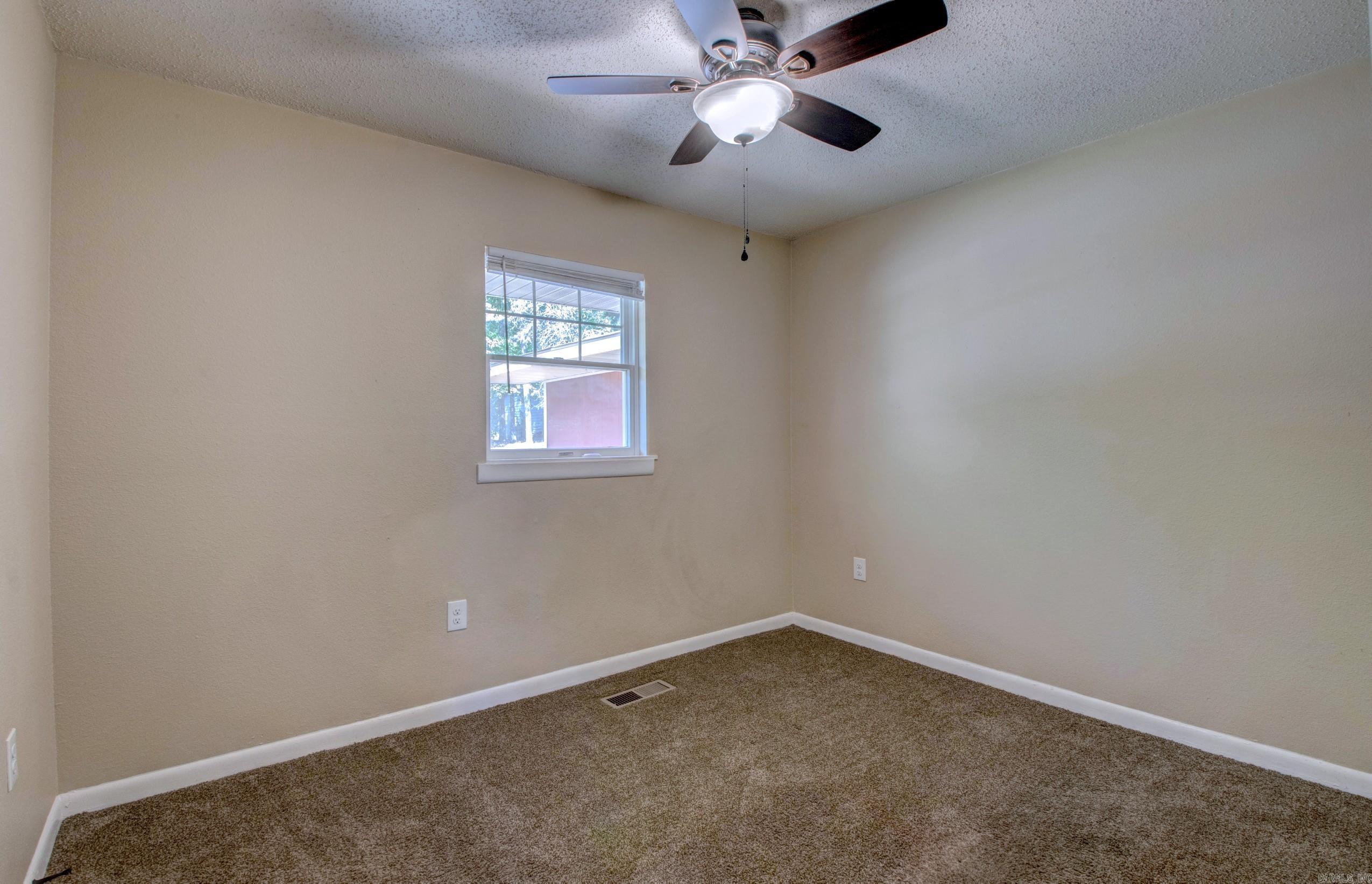 TWIN LAKES - Residential