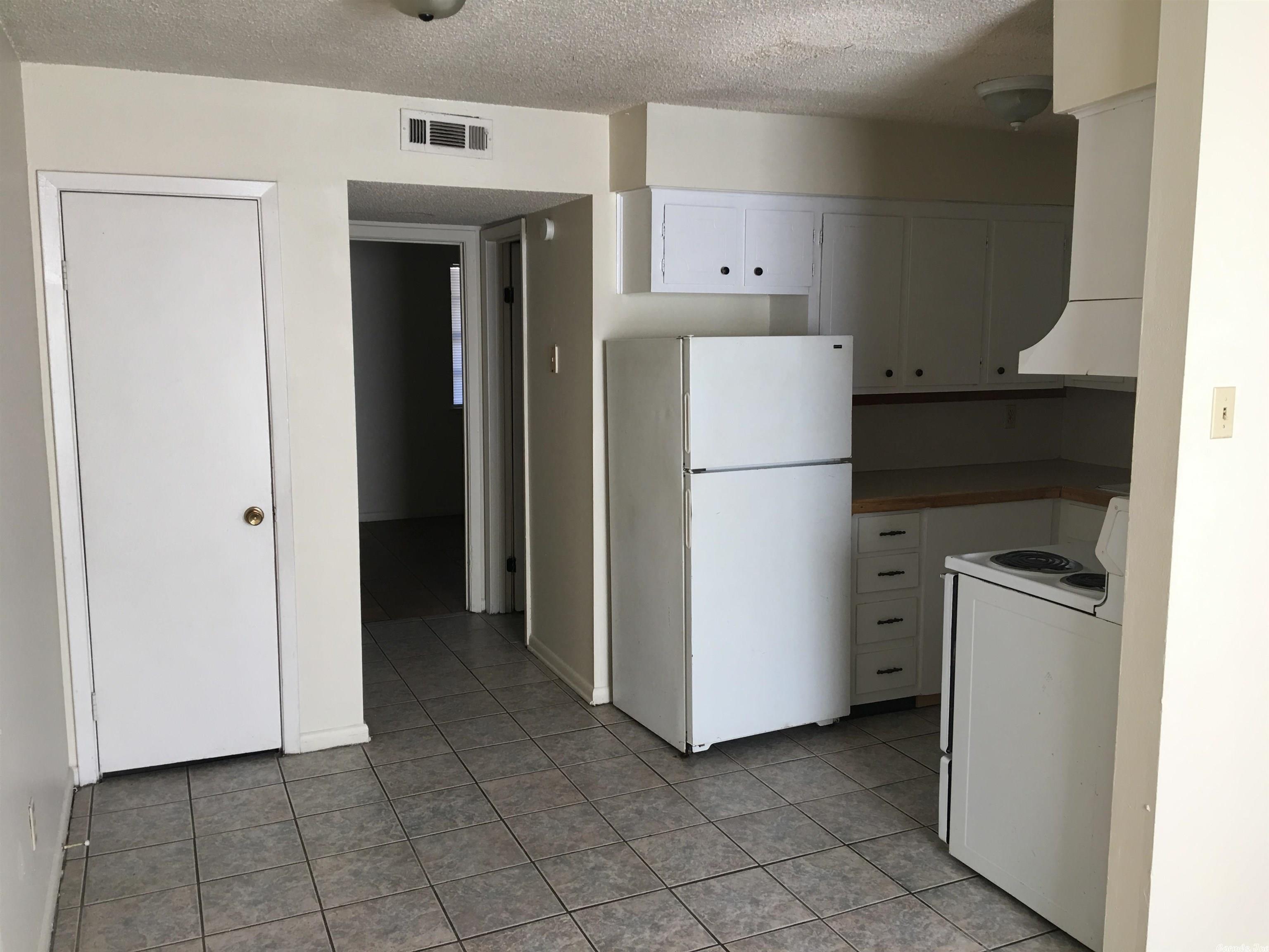 Myster Manor - Residential Lease