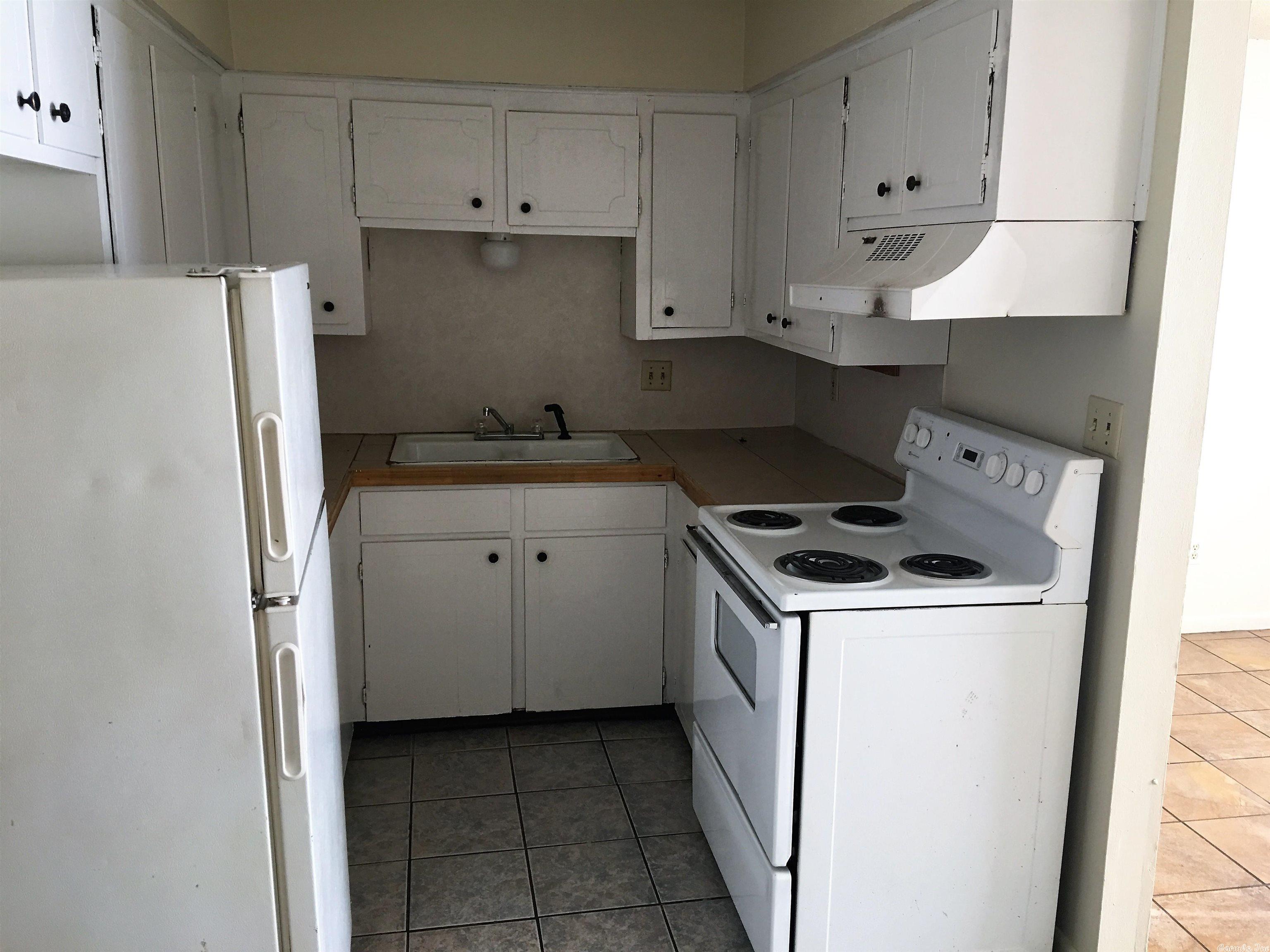 Myster Manor - Residential Lease