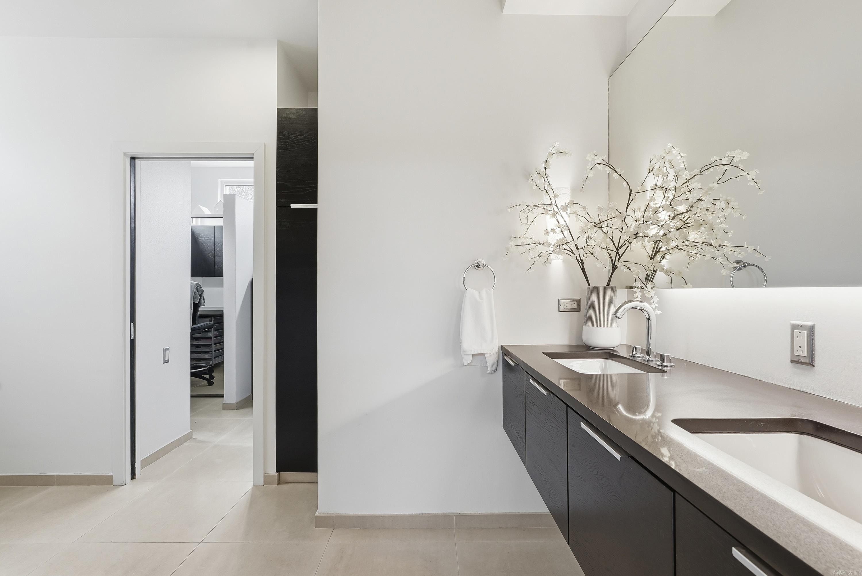 OAKWOOD MANOR - Residential