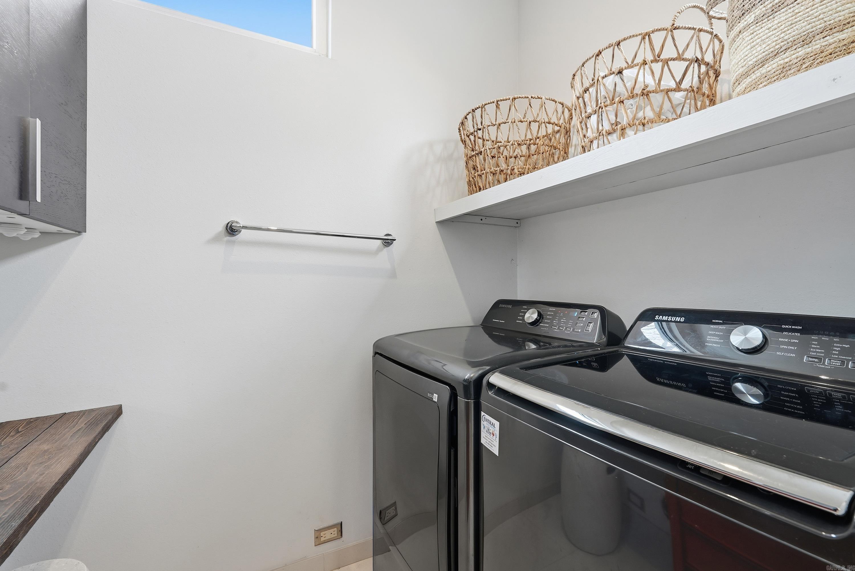 OAKWOOD MANOR - Residential