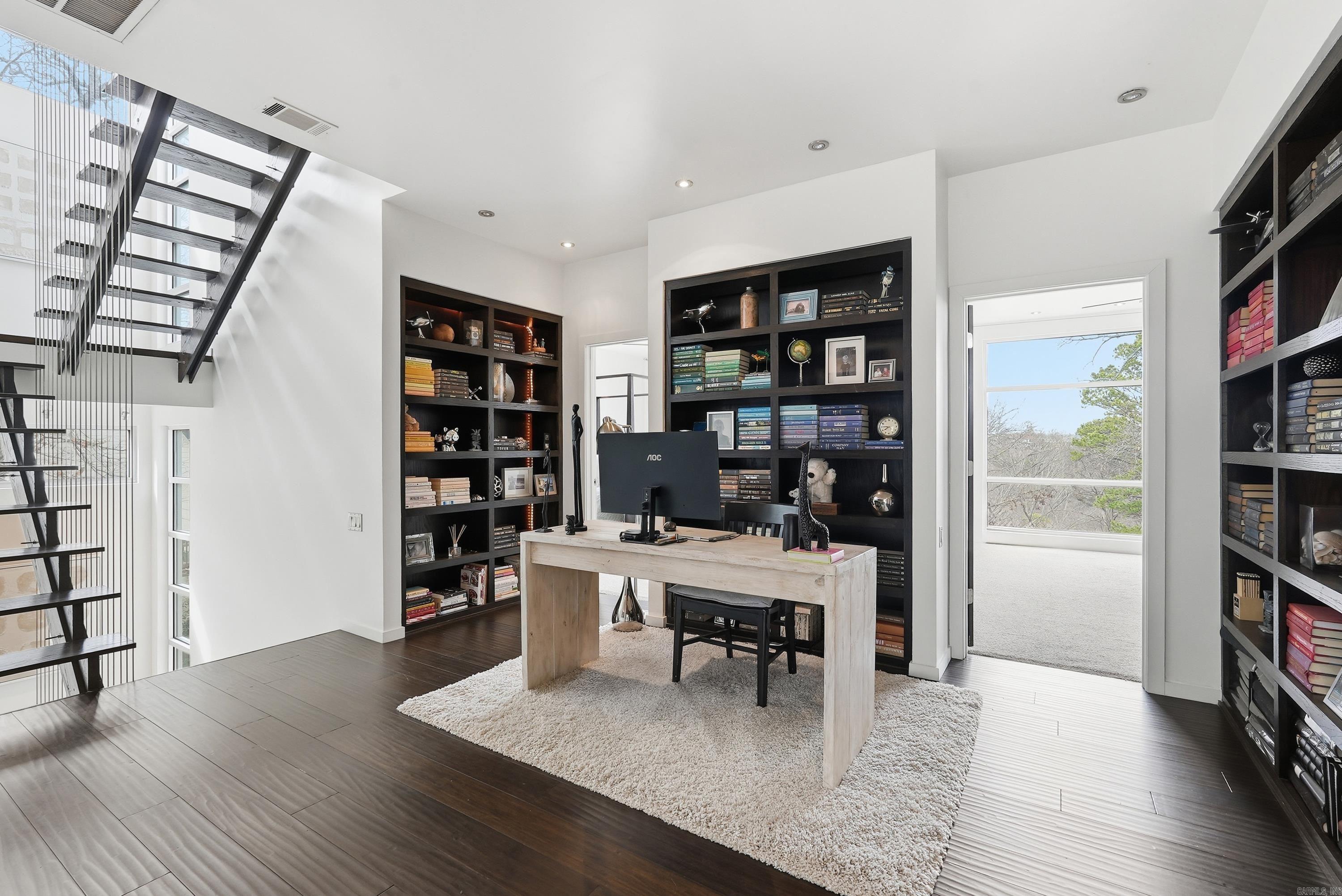 OAKWOOD MANOR - Residential