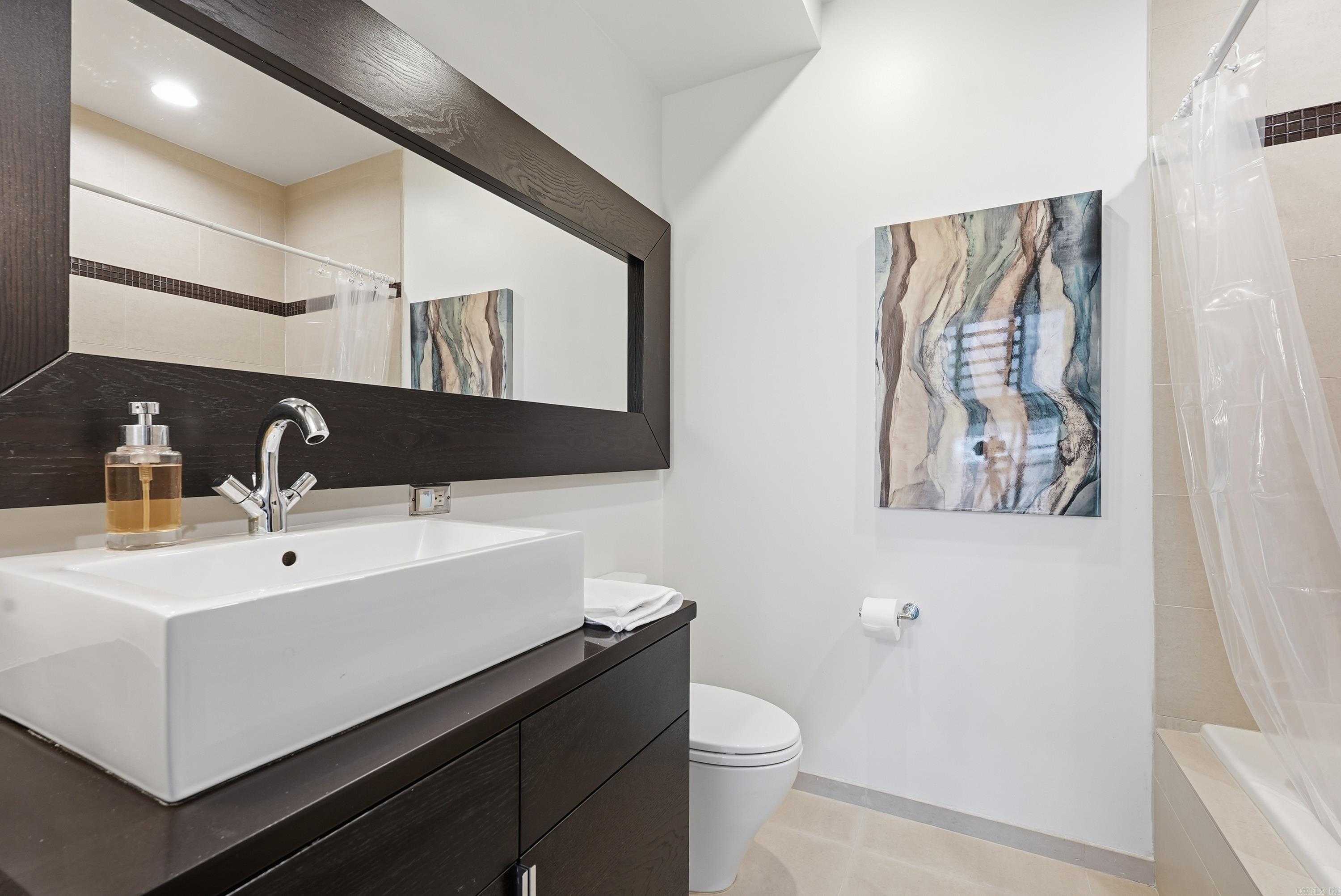 OAKWOOD MANOR - Residential