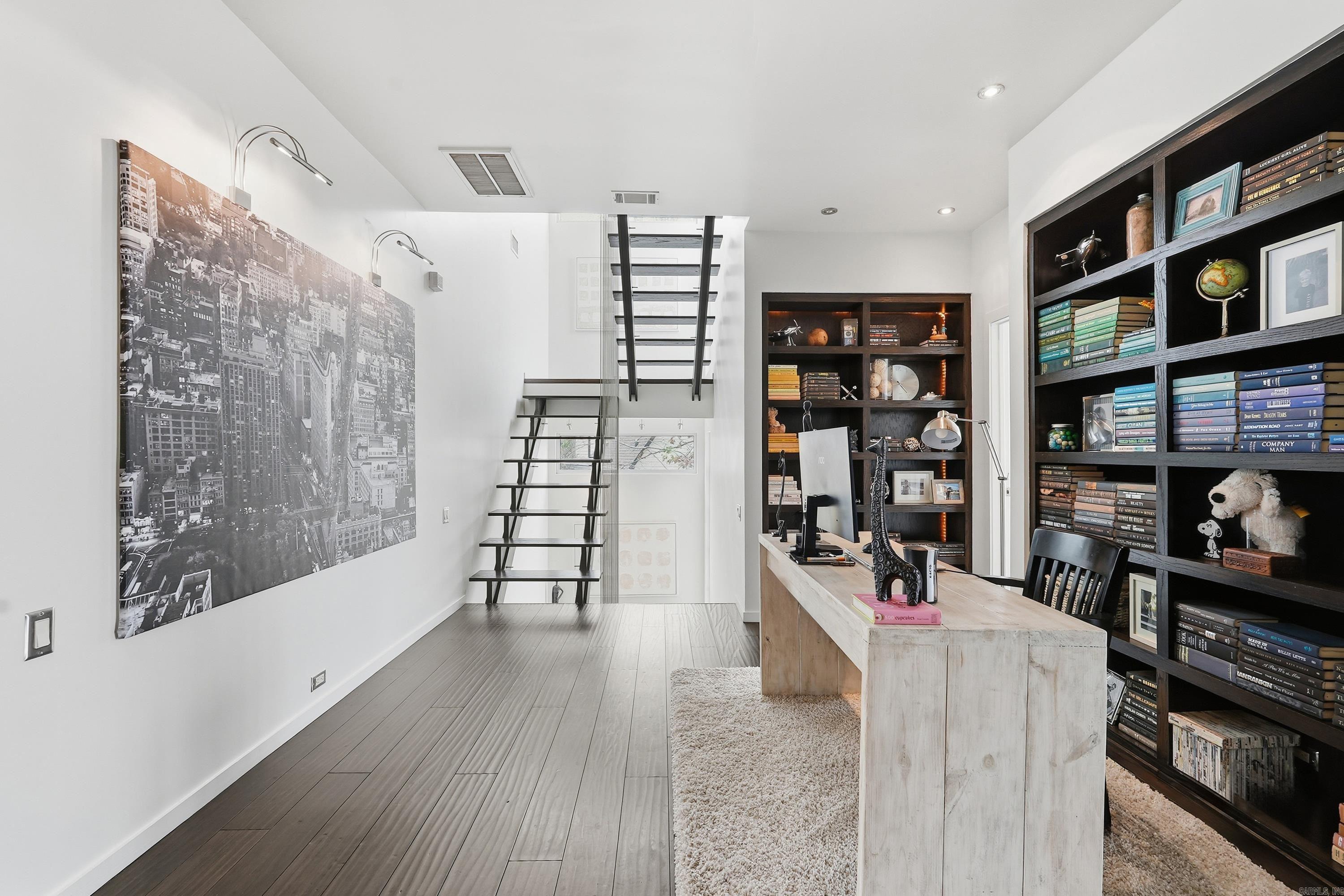 OAKWOOD MANOR - Residential