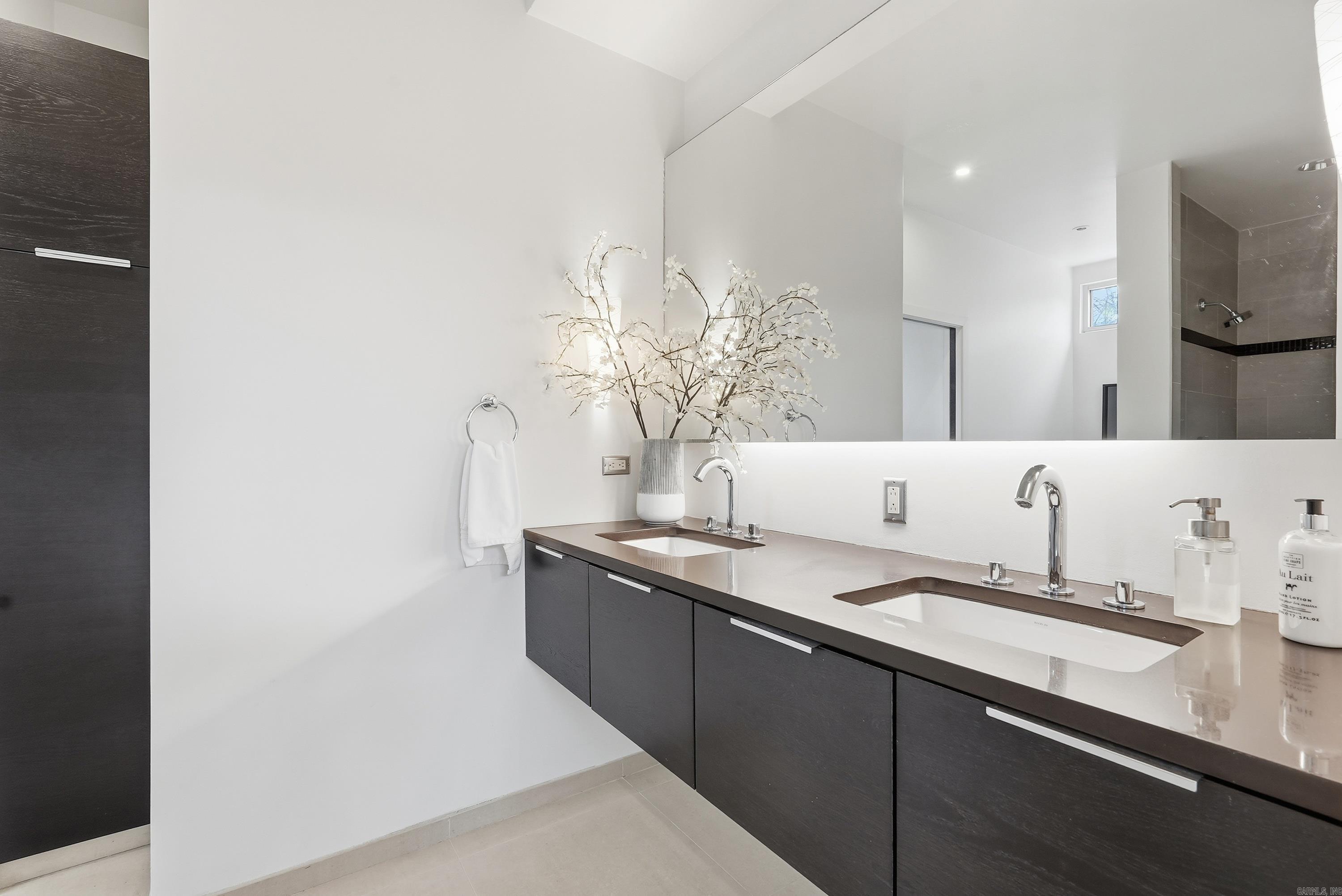 OAKWOOD MANOR - Residential