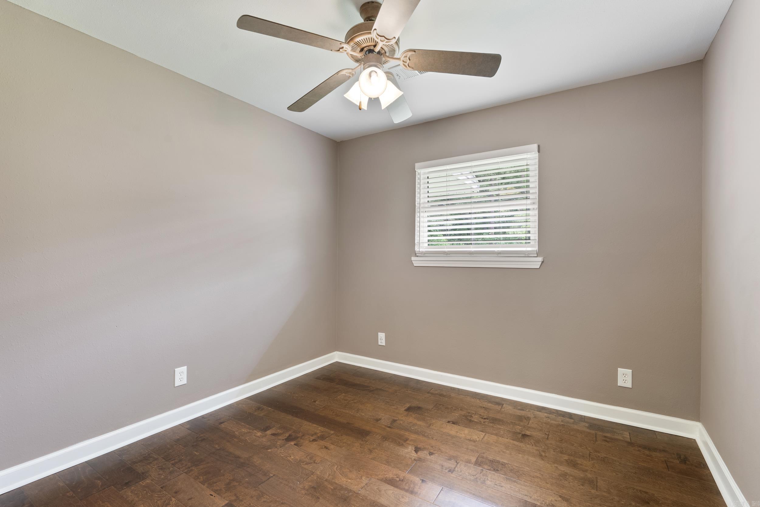 BEAUTIFUL LAKEVIEW - Residential