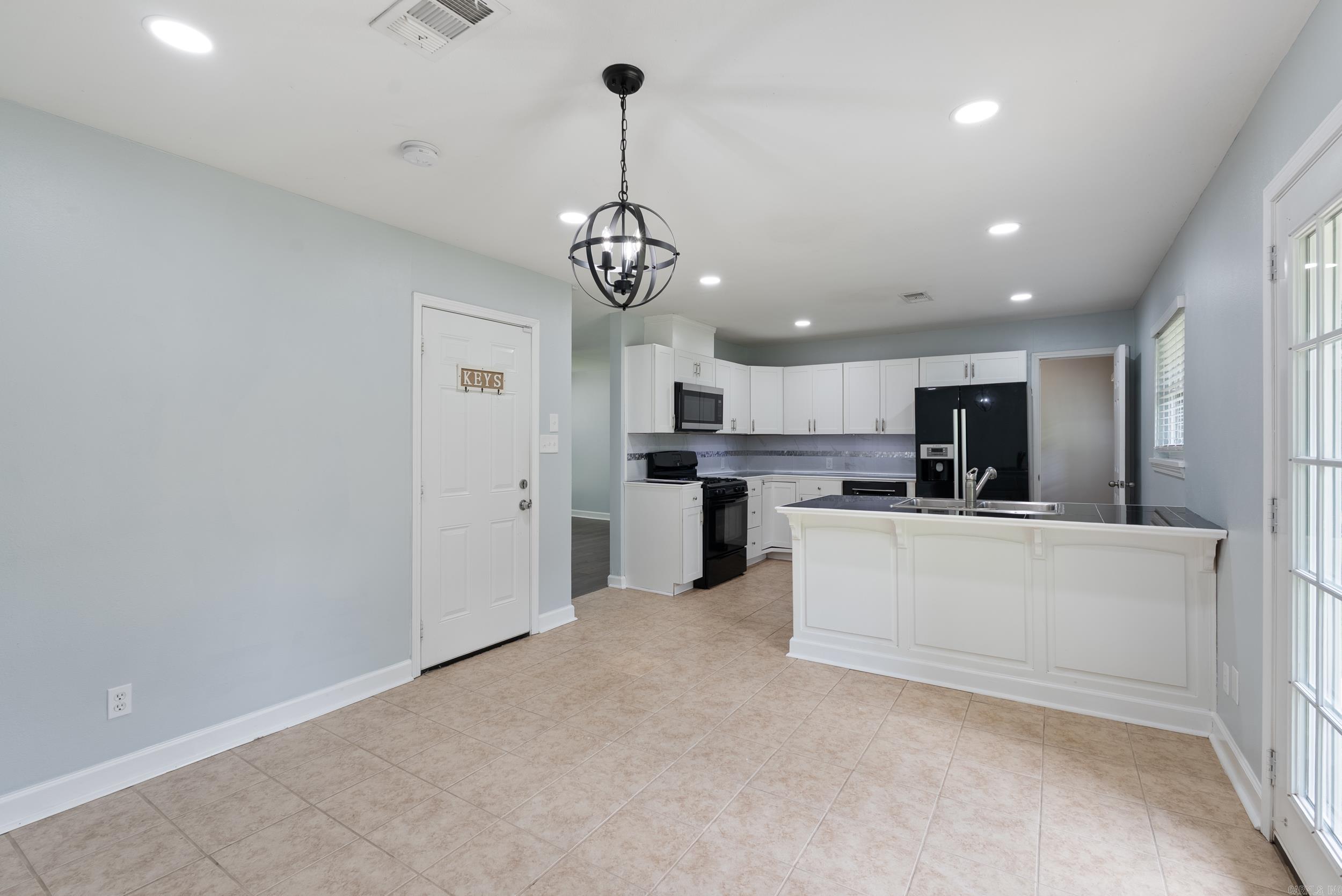 BEAUTIFUL LAKEVIEW - Residential