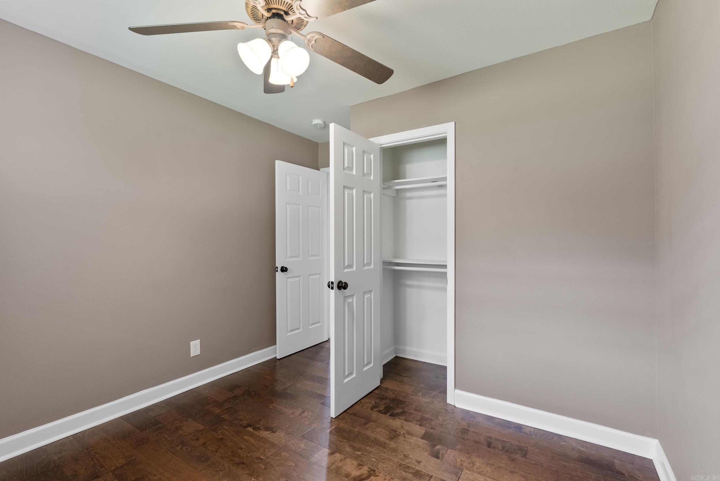 BEAUTIFUL LAKEVIEW - Residential