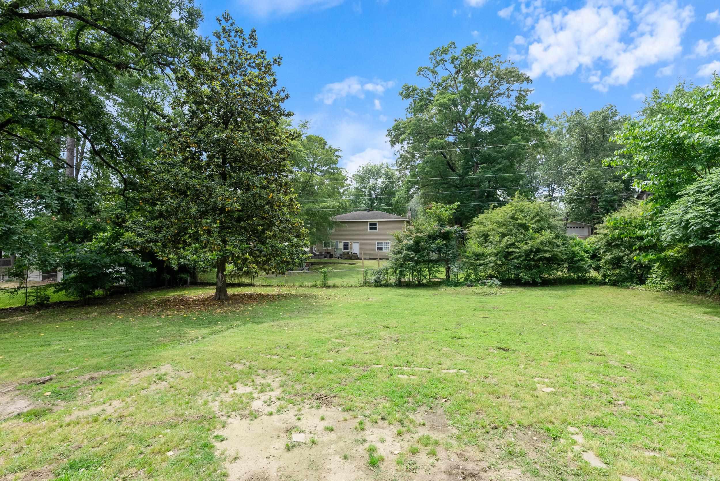 BEAUTIFUL LAKEVIEW - Residential