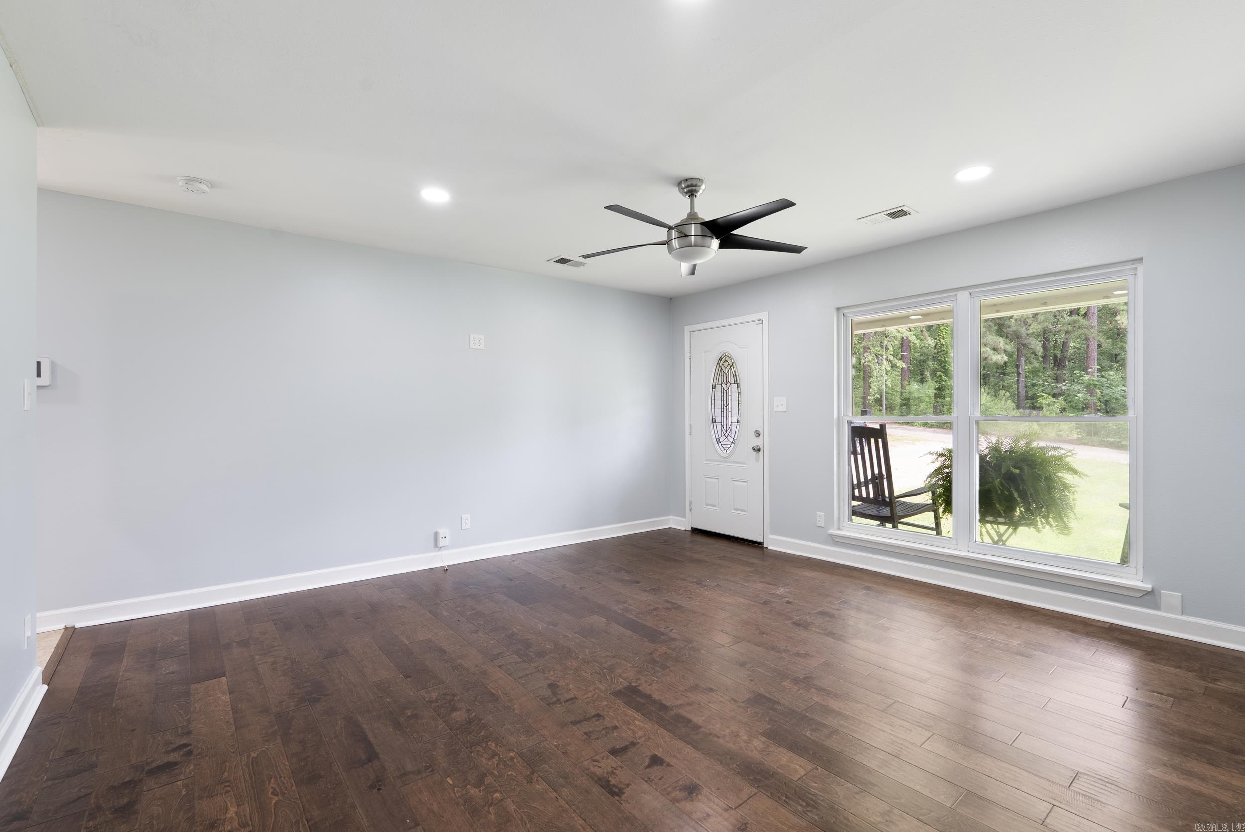 BEAUTIFUL LAKEVIEW - Residential