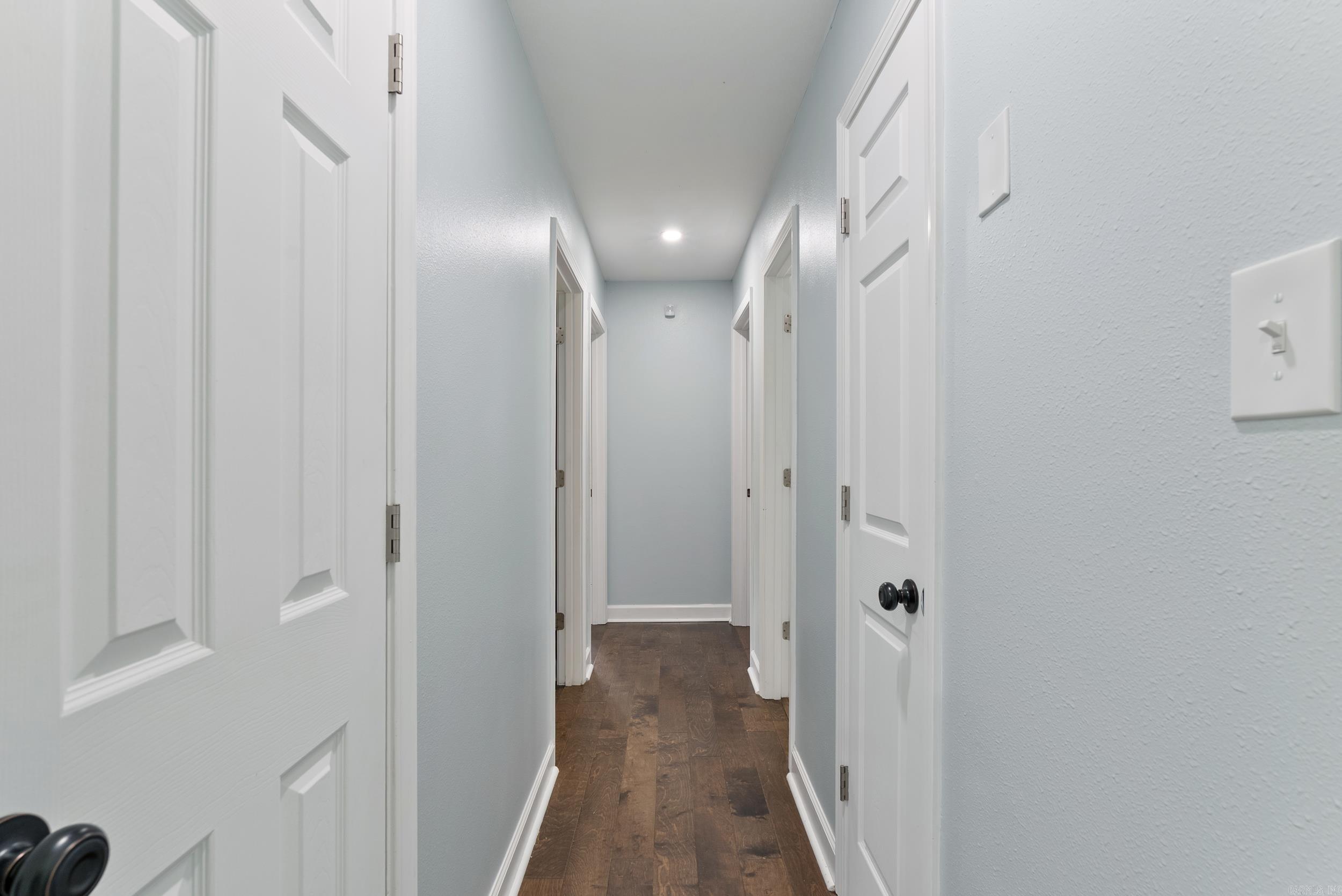 BEAUTIFUL LAKEVIEW - Residential