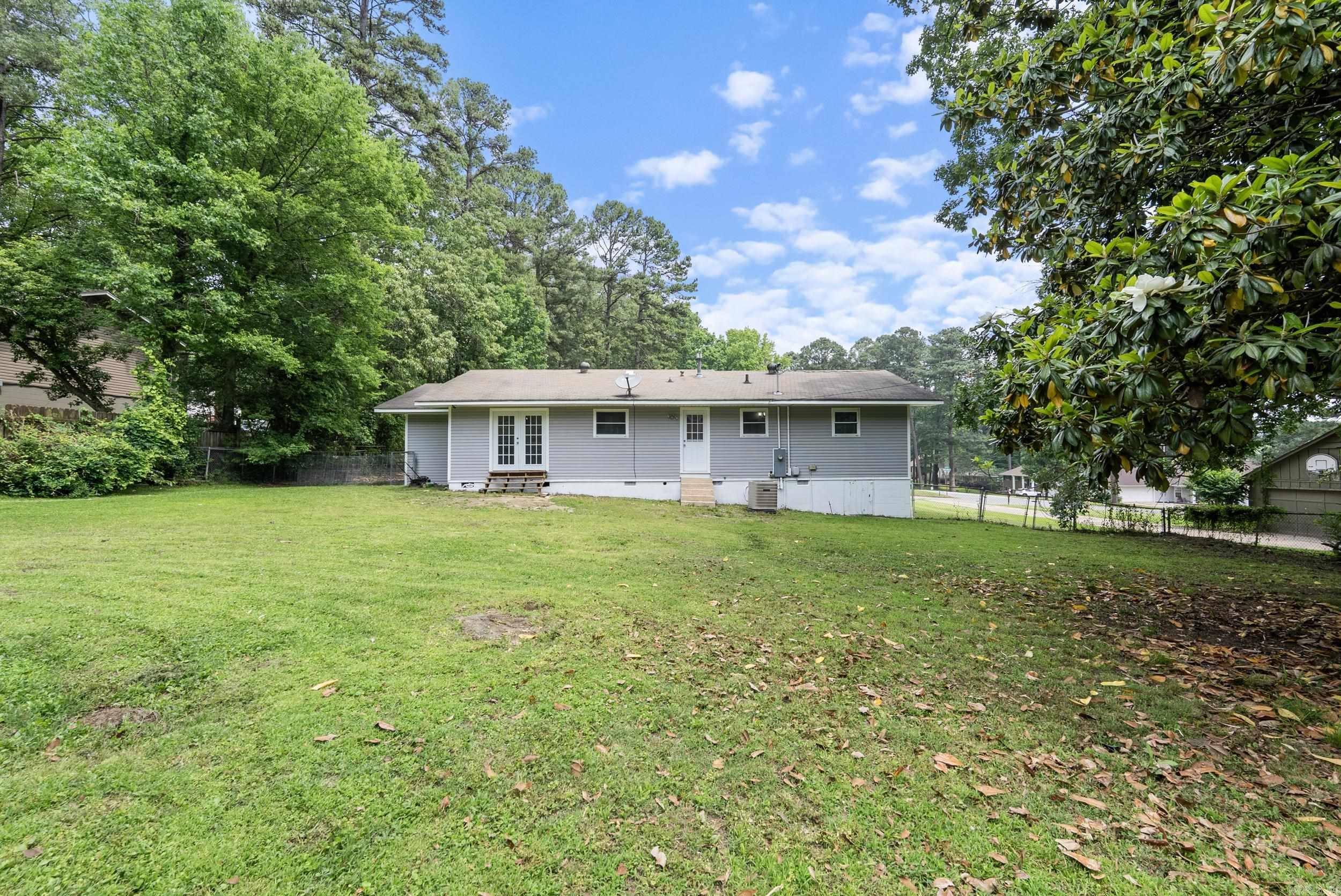 BEAUTIFUL LAKEVIEW - Residential