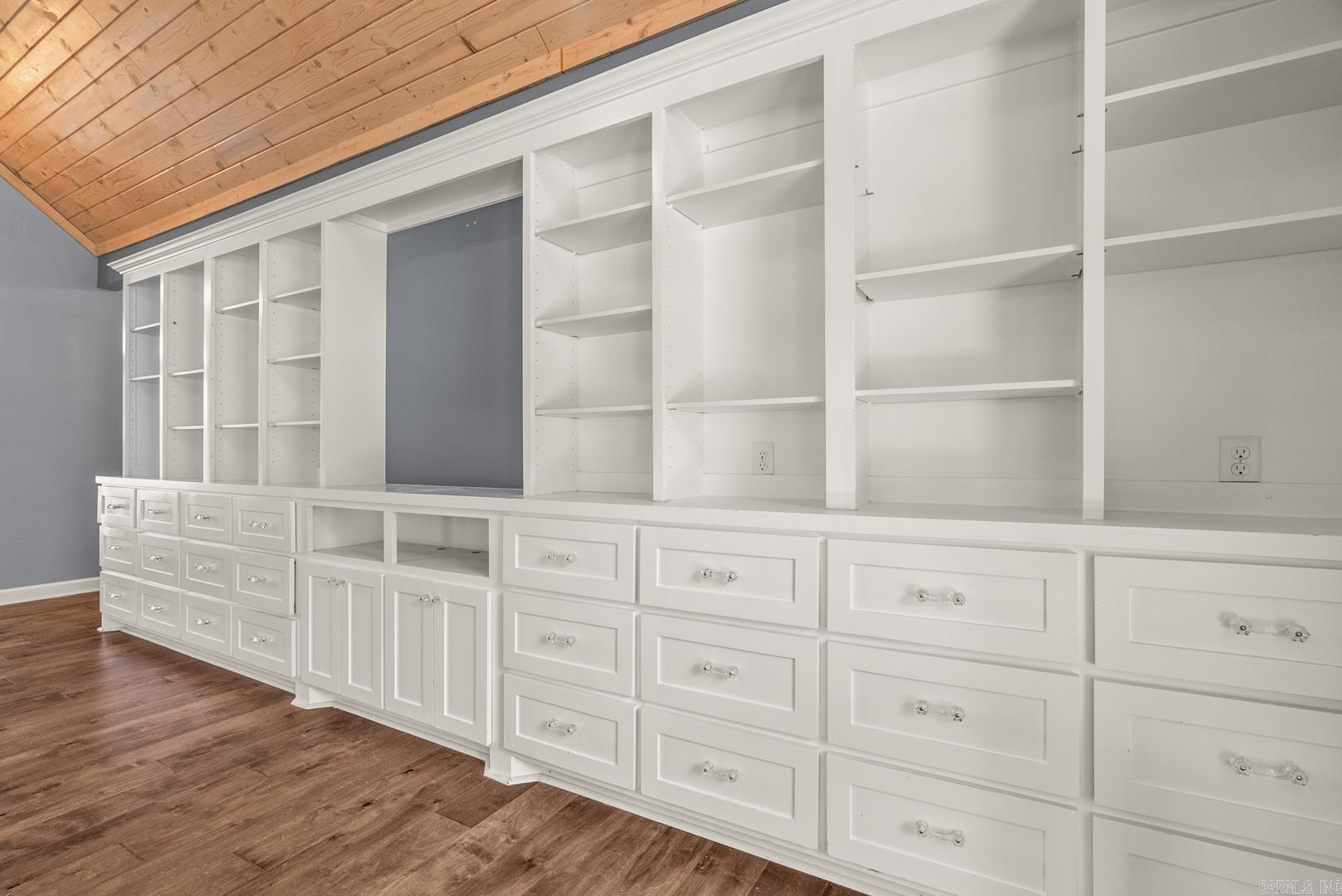 SPRINGHILL VALLEY ESTATES - Residential