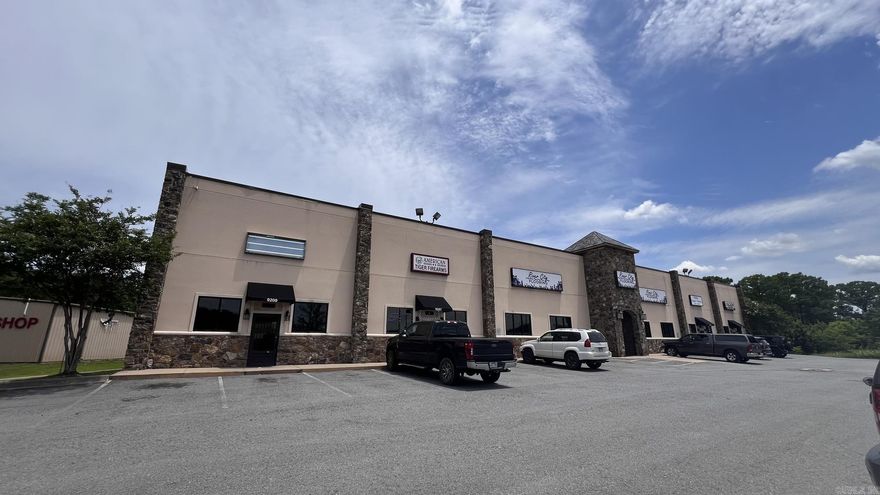 Modern commercial space with versatile layout Natural light Ample parking for convenience High visibility from the street Ideal for retail, office, or services Easy access location for employees and customers