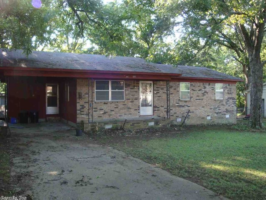 Turn this home near McRae Elementary into a cash-producing rental by installing new carpeting and giving the walls a good paint job. Has fenced yard, storage shed, central heat & air and covered patio.  Roof is approximately 8 years old.