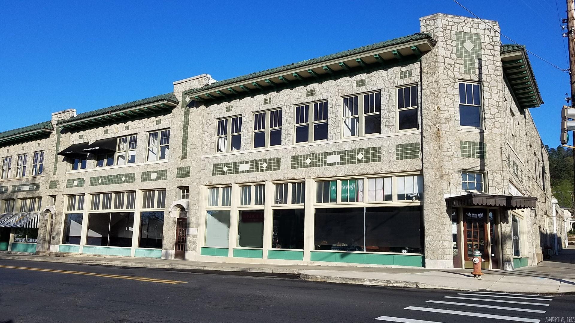 Large corner ground floor with 3,325sf of space For Lease, conveniently located at a stoplight corner in a busy area across the street from the Garland County Courthouse, Revenue office, and other legal services offices. There are nearby restaurants, retail, banking, offices, and just a short walk to Historic downtown Hot Springs National Park and the stateās 3rd largest convention center. The space is ready to go OR Landlord will work with qualified Tenant for personalized remodel depending on Lease terms.