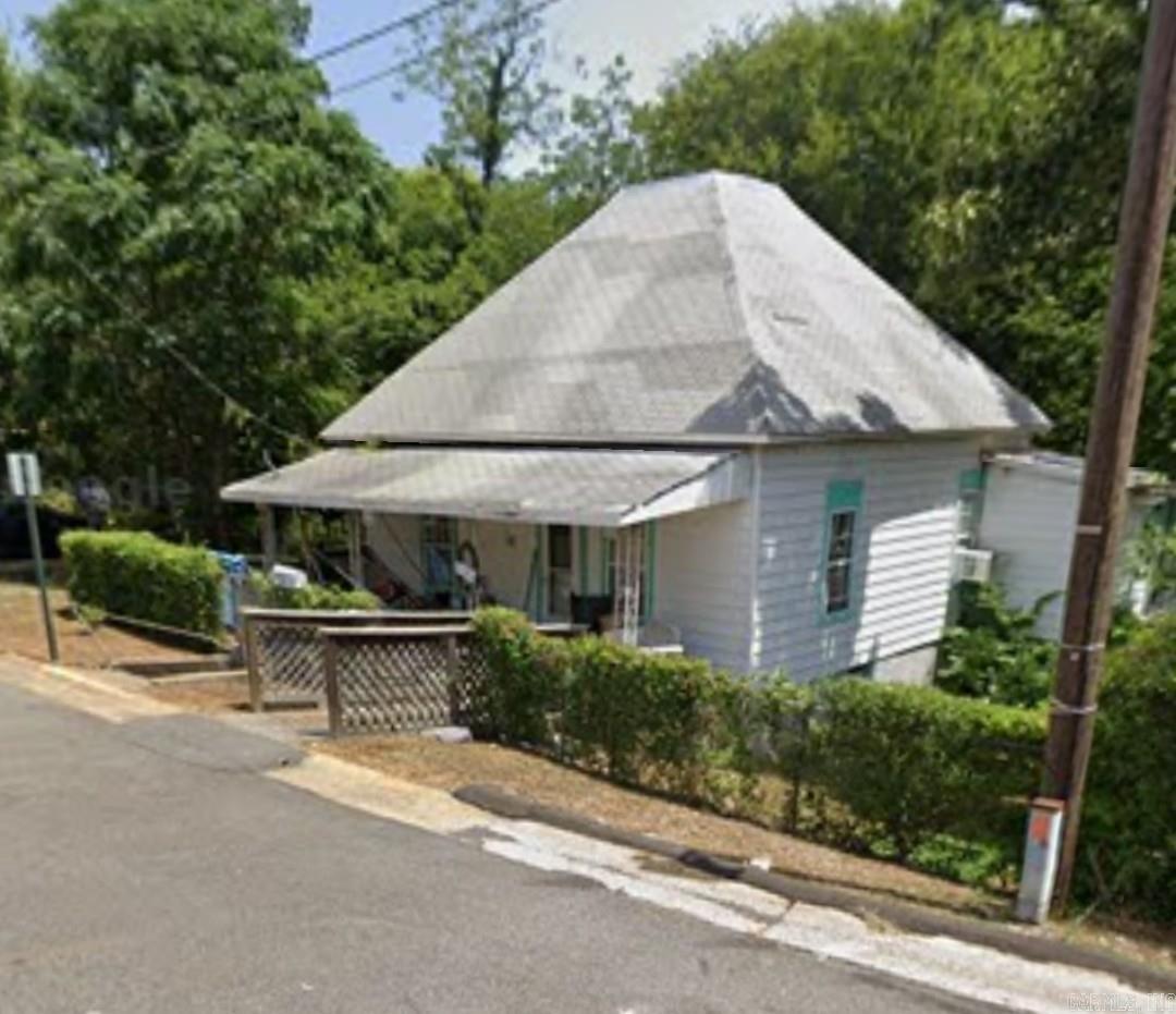 Charming 2-bedroom, 1-bath home in Hot Springs with 1,261 sq. ft. of living space, offering great potential for the right buyer. The home is currently livable and features a solid structure with plenty of room to add value through updates and repairs. A soft spot in the floor off the kitchen/laundry area will need attention, and while the roof is not actively leaking, replacement is recommended along with electrical updates before installing a new HVAC system. With some renovation work, this property can truly shine. Whether youāre looking for a personal project or an investment opportunity, this home provides a strong foundation and the chance to create something special in a desirable location.