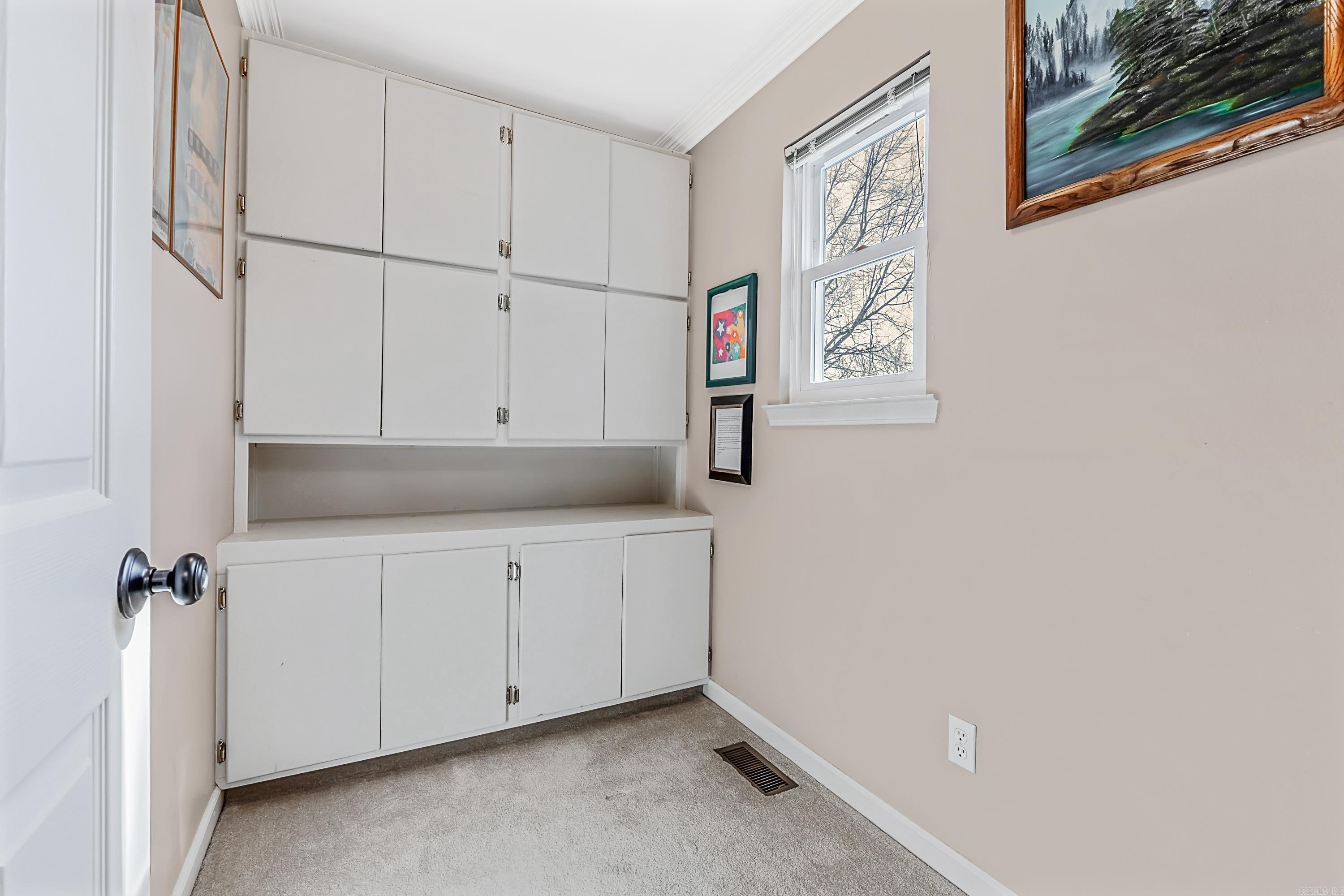 SECLUDED HILLS - Residential