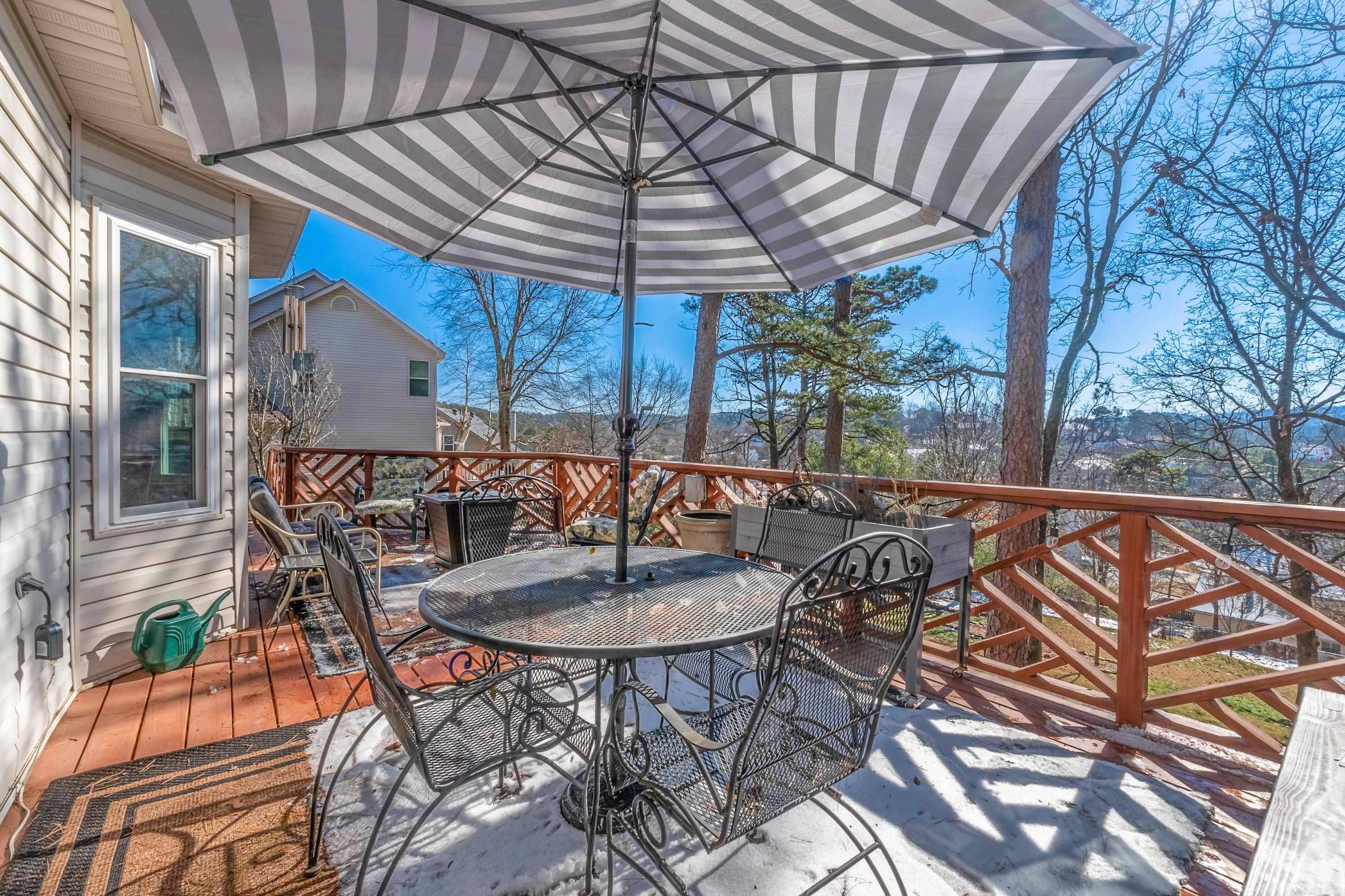 SECLUDED HILLS - Residential