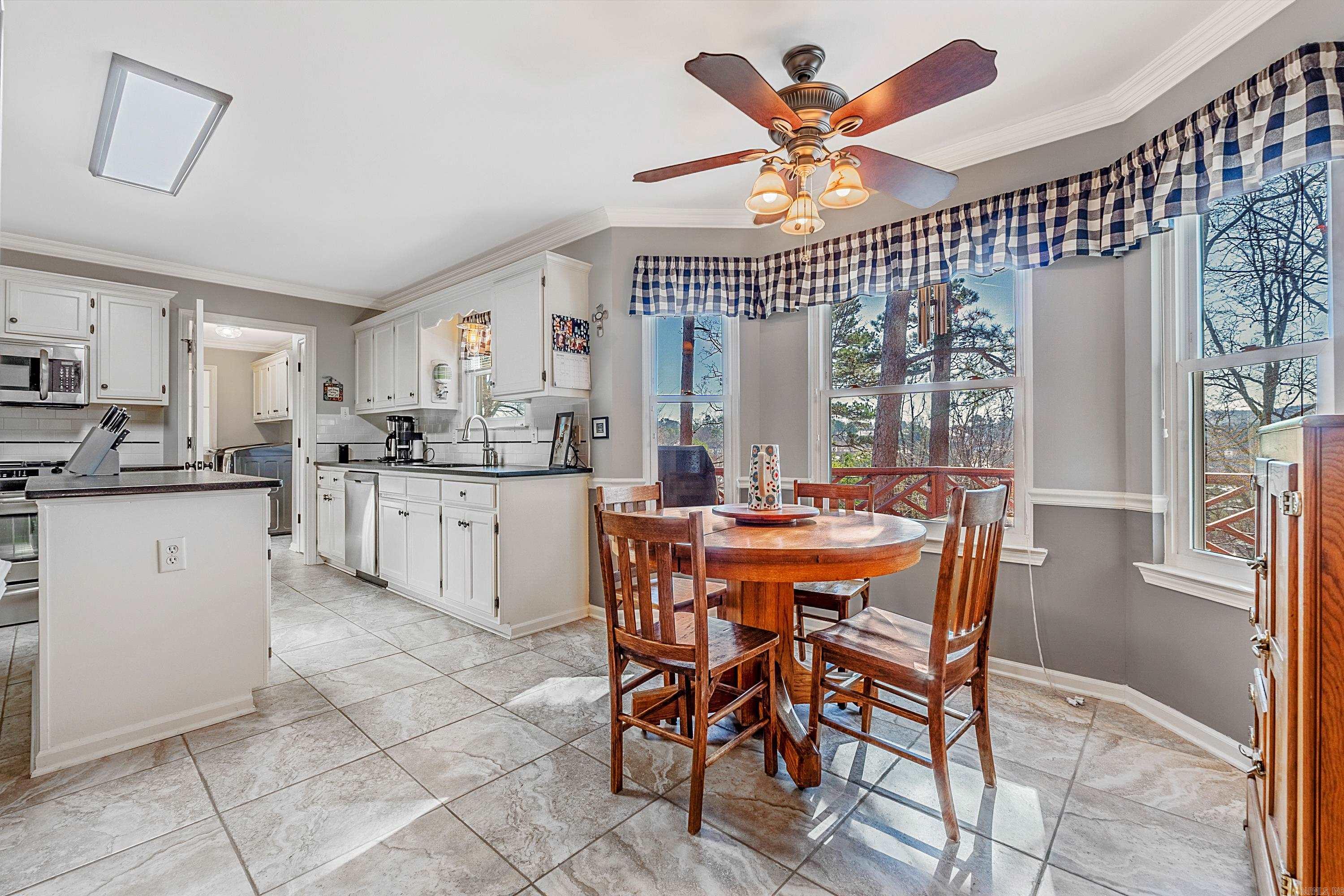 SECLUDED HILLS - Residential