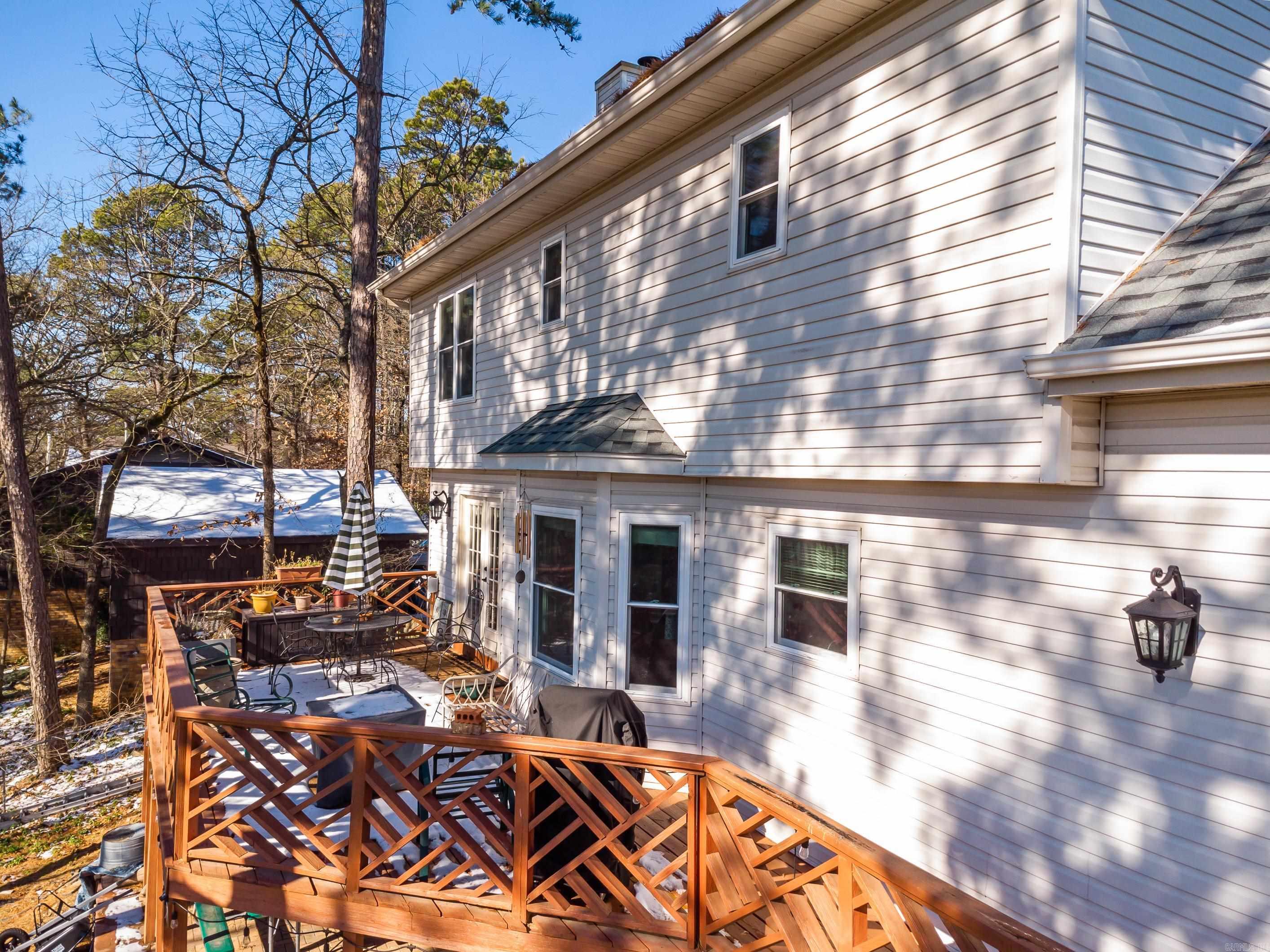 SECLUDED HILLS - Residential