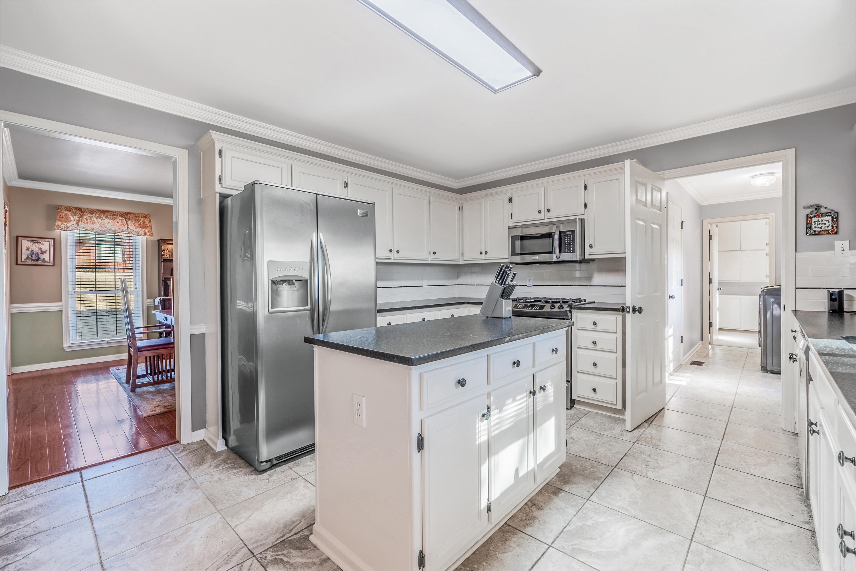 SECLUDED HILLS - Residential