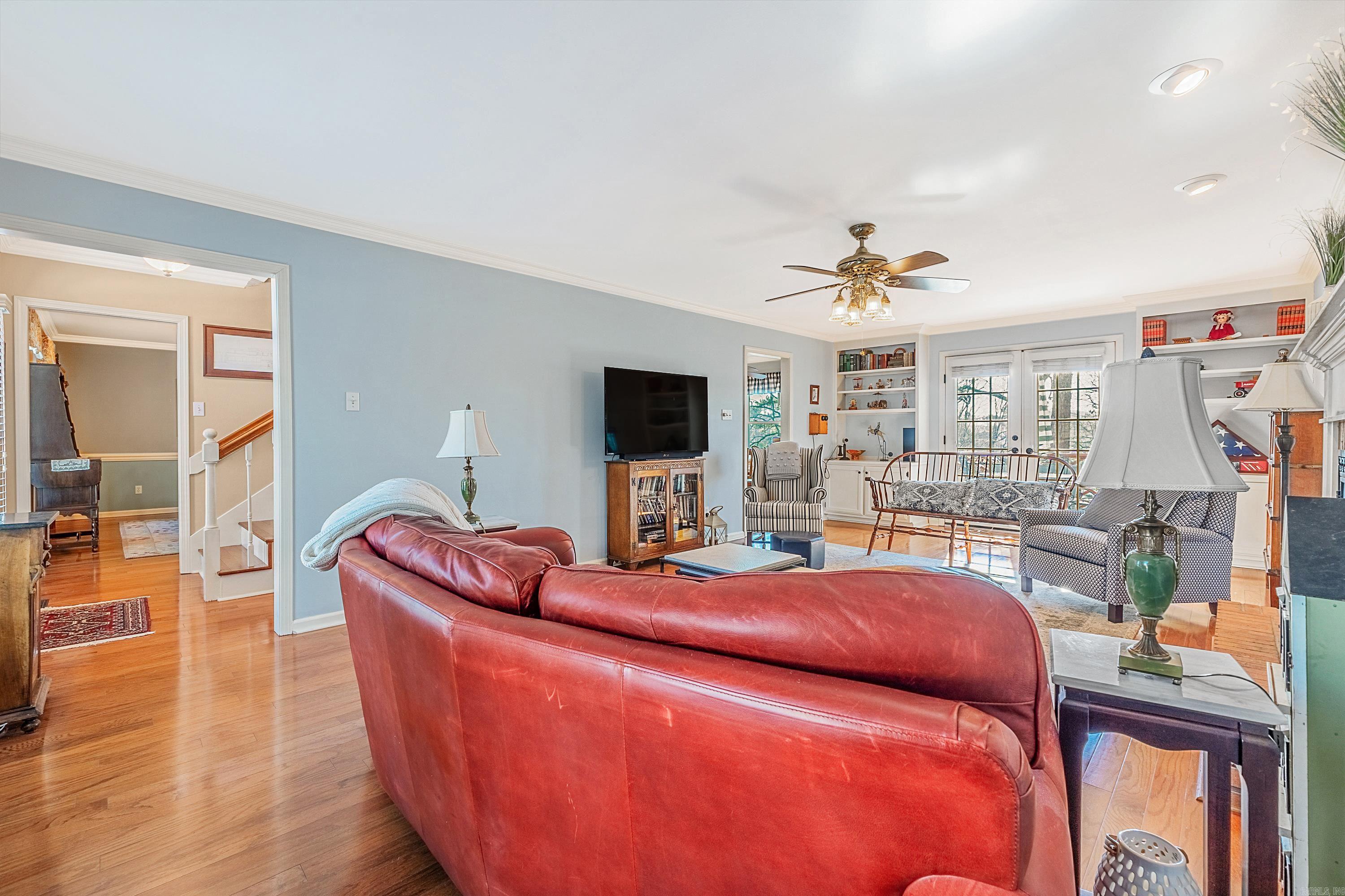 SECLUDED HILLS - Residential