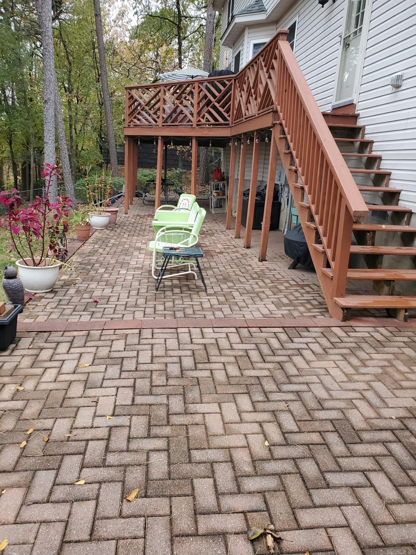 SECLUDED HILLS - Residential