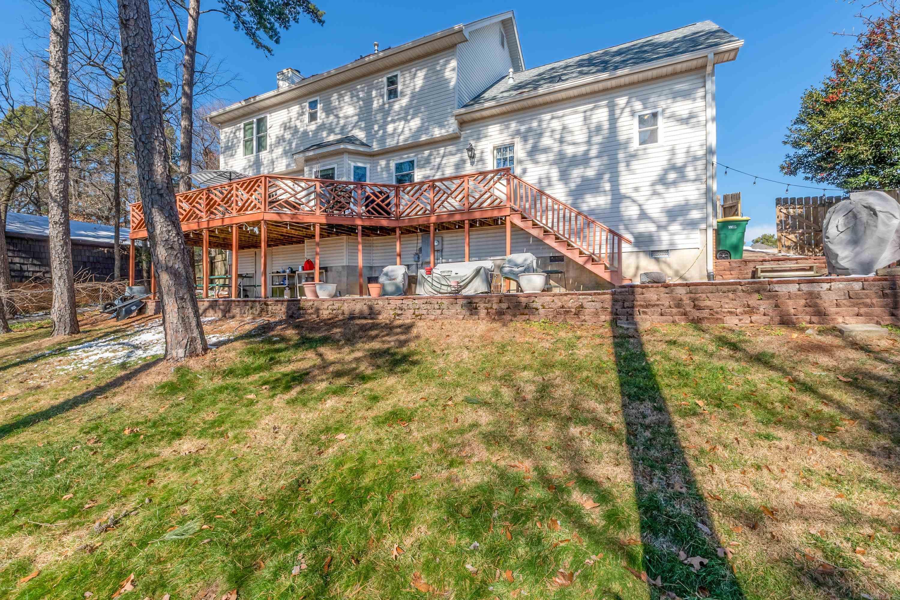 SECLUDED HILLS - Residential