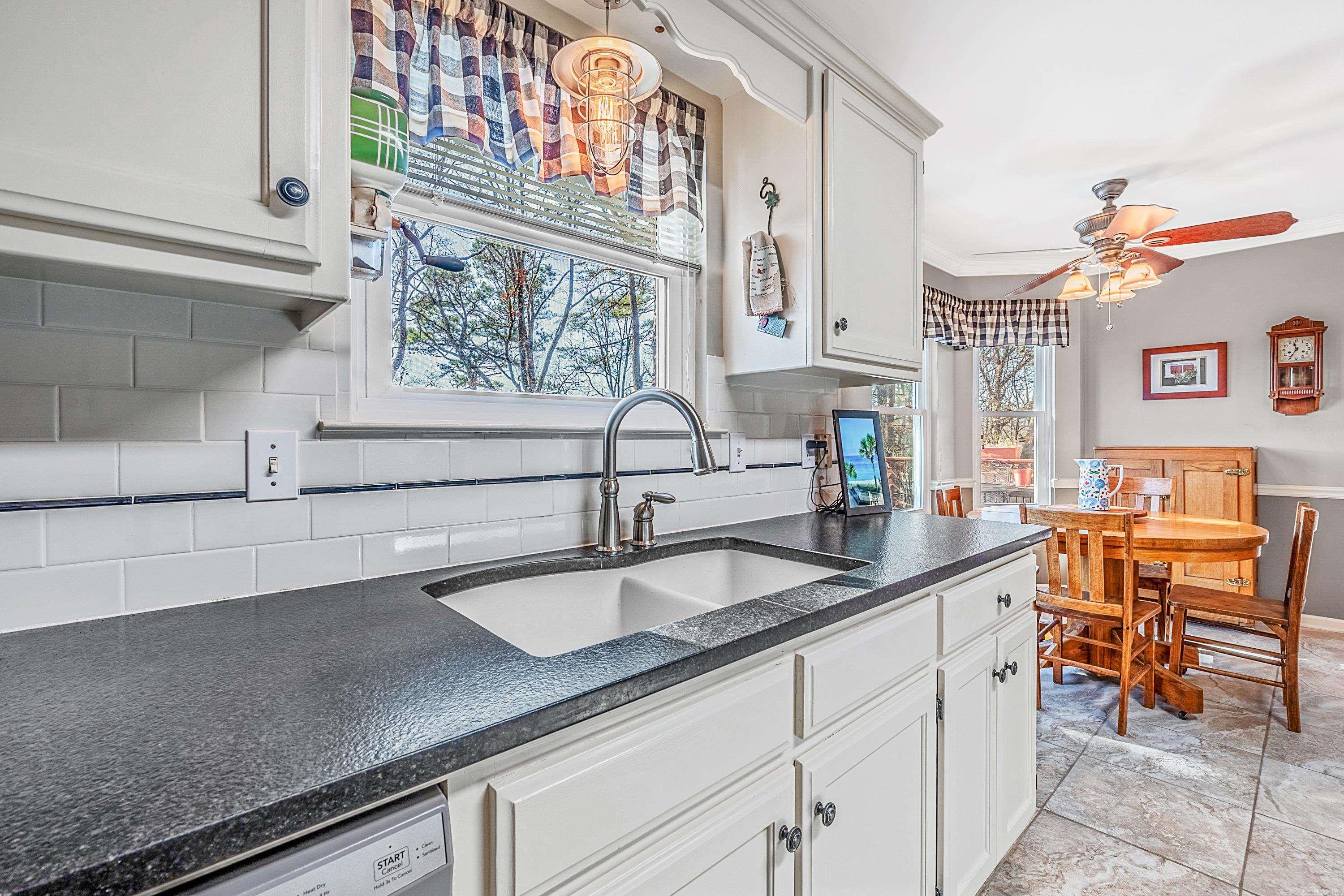 SECLUDED HILLS - Residential