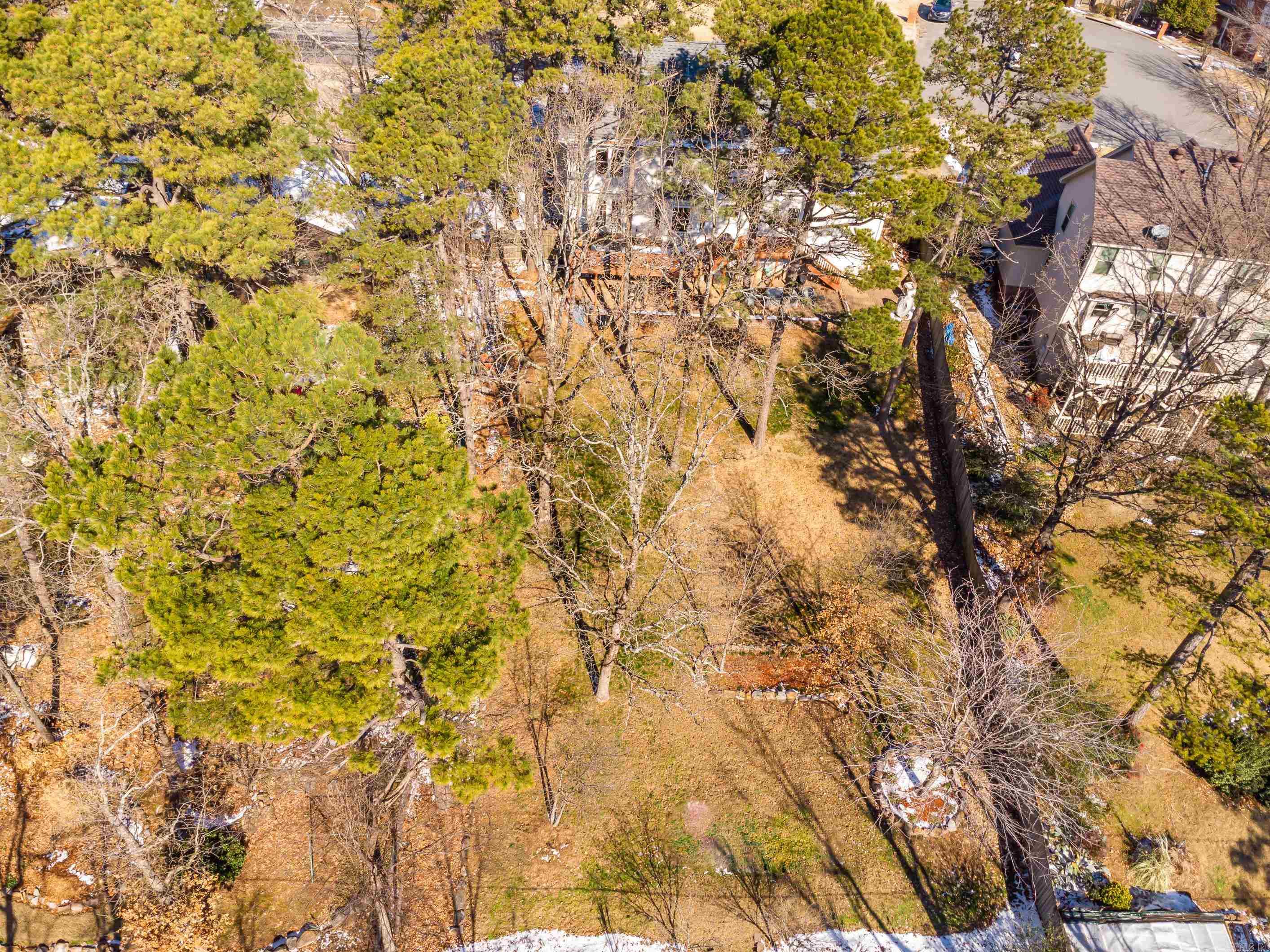 SECLUDED HILLS - Residential