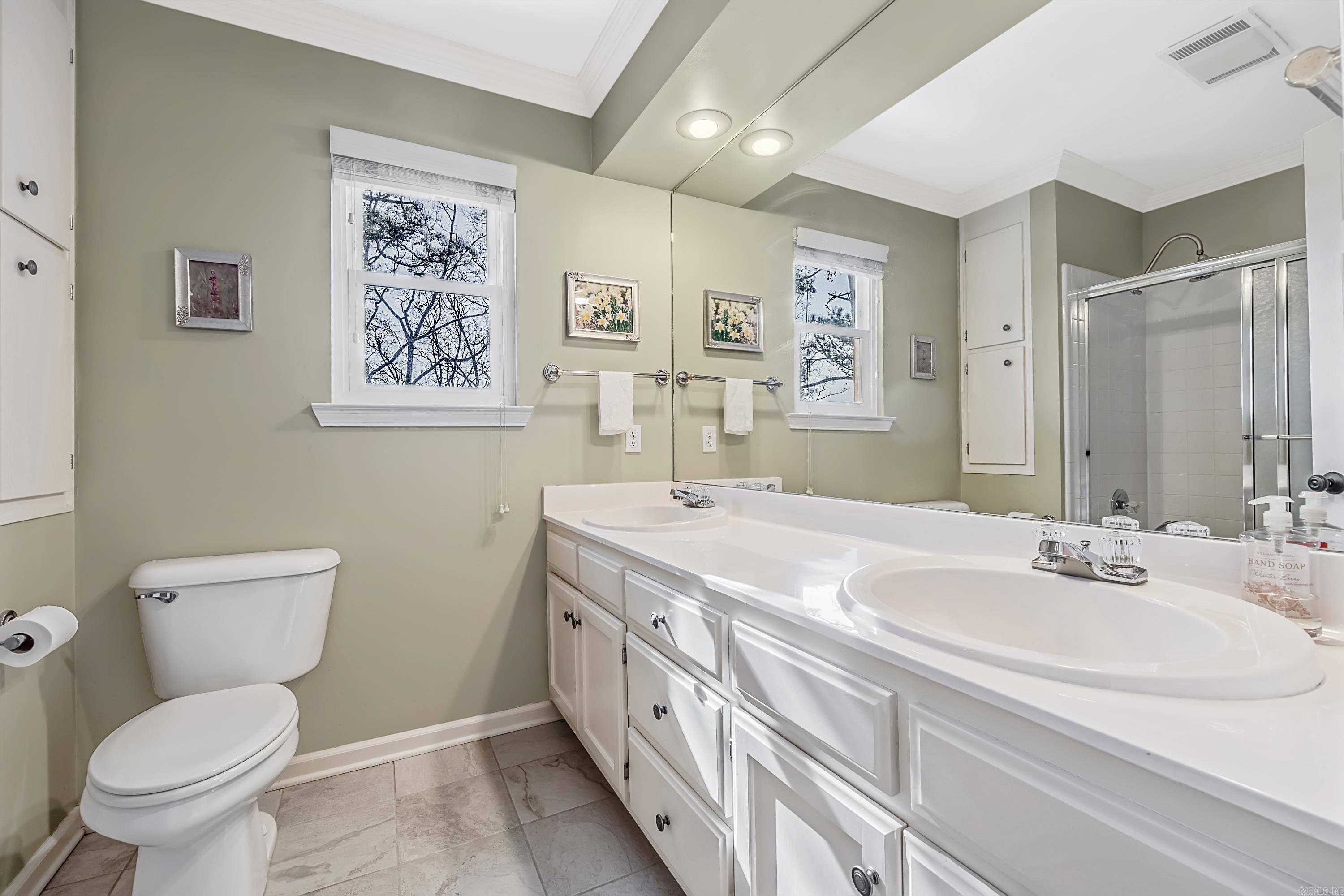 SECLUDED HILLS - Residential