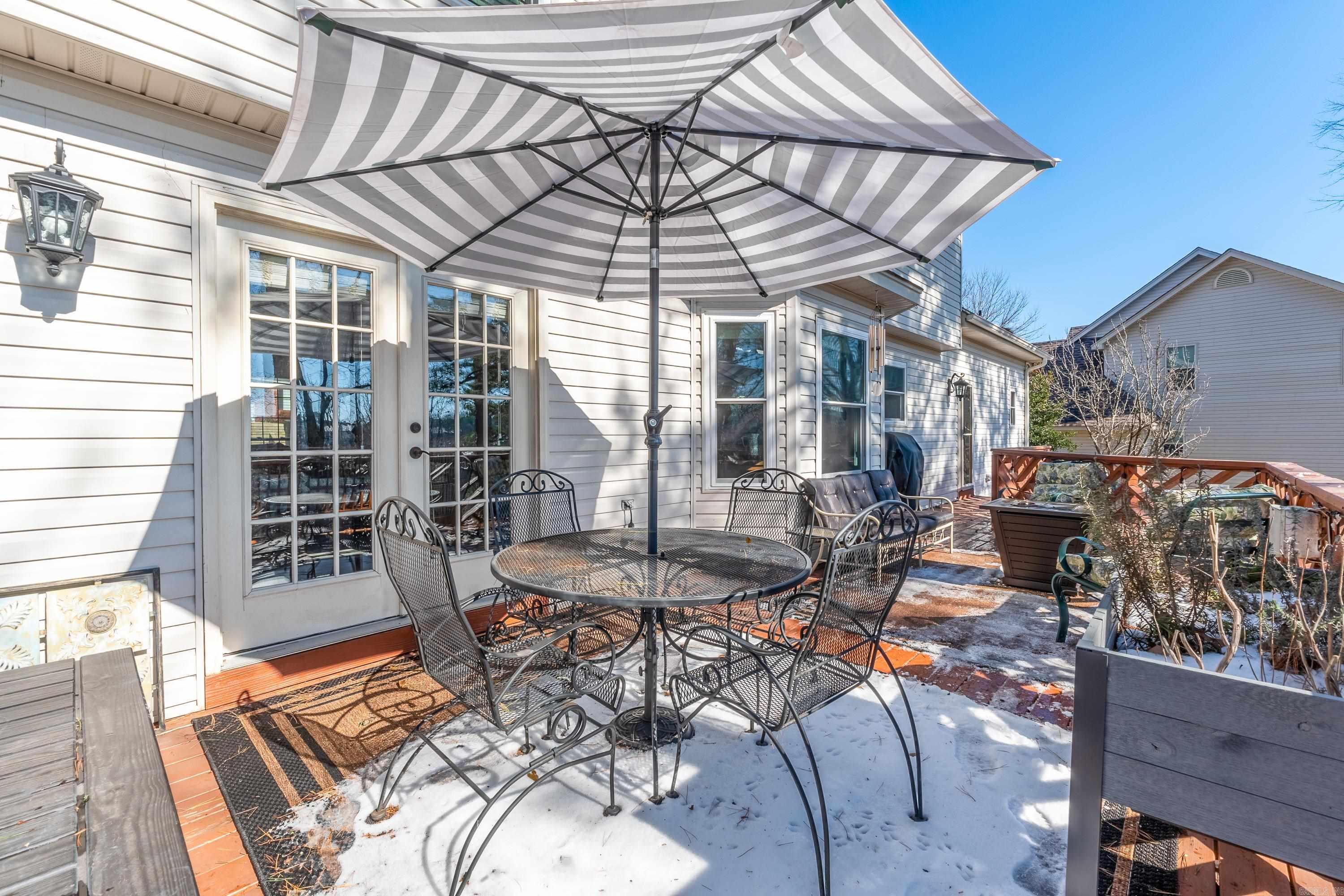 SECLUDED HILLS - Residential