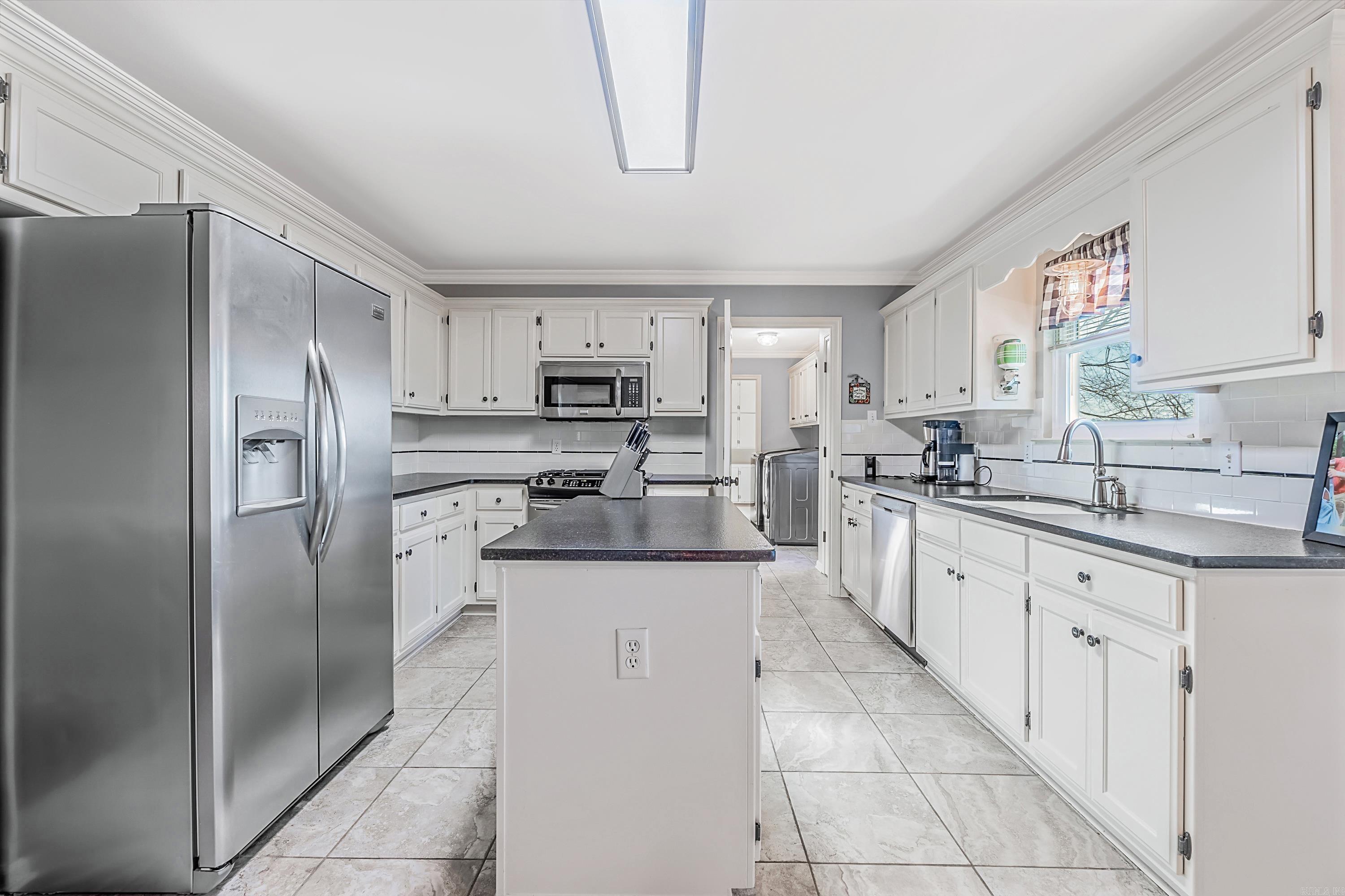 SECLUDED HILLS - Residential