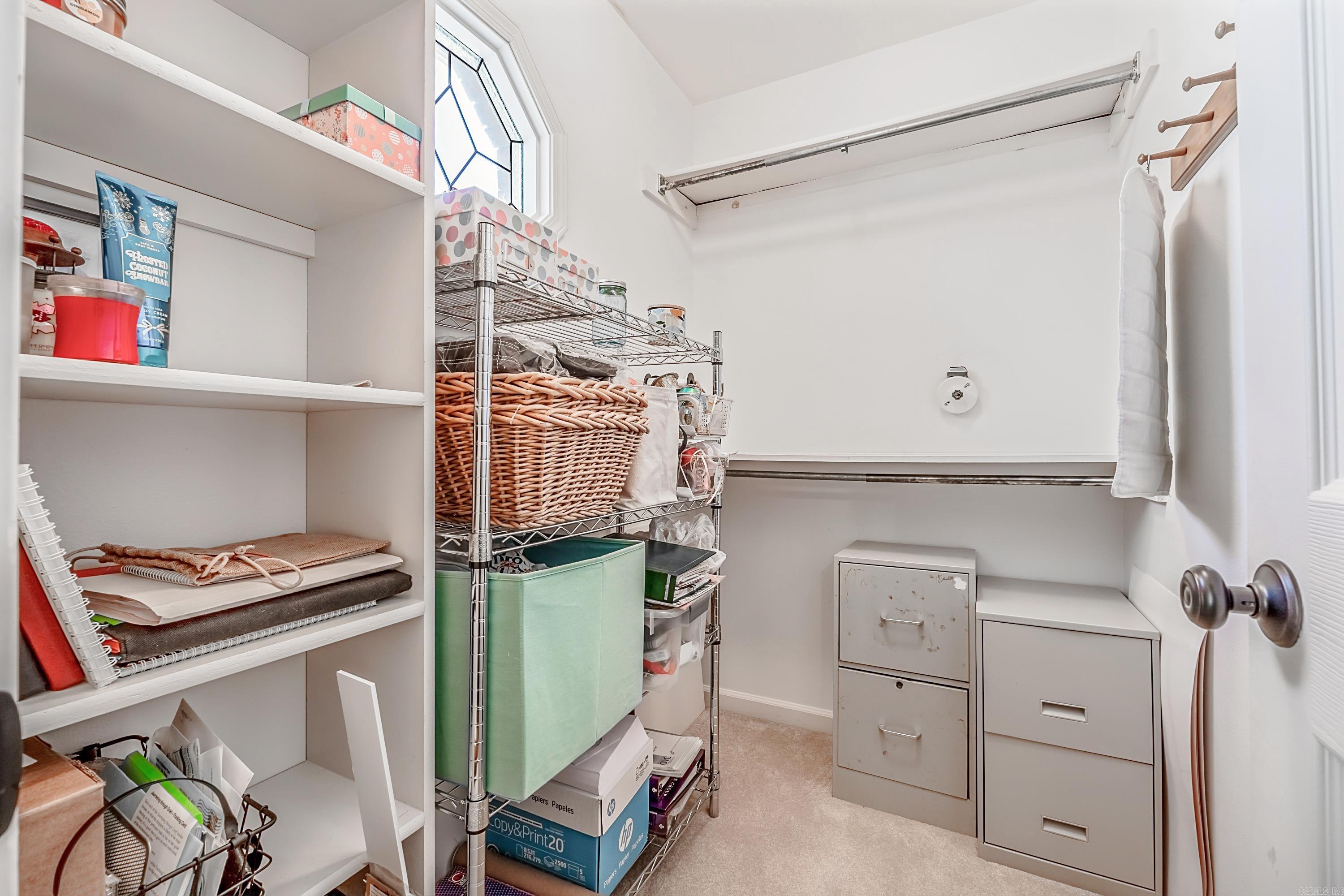 SECLUDED HILLS - Residential