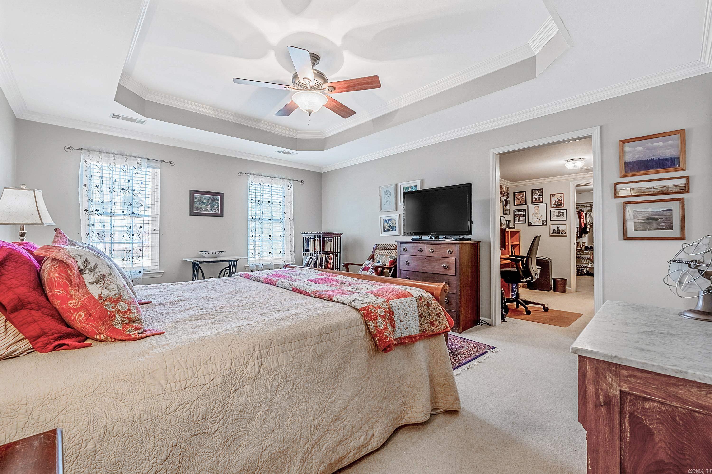 SECLUDED HILLS - Residential