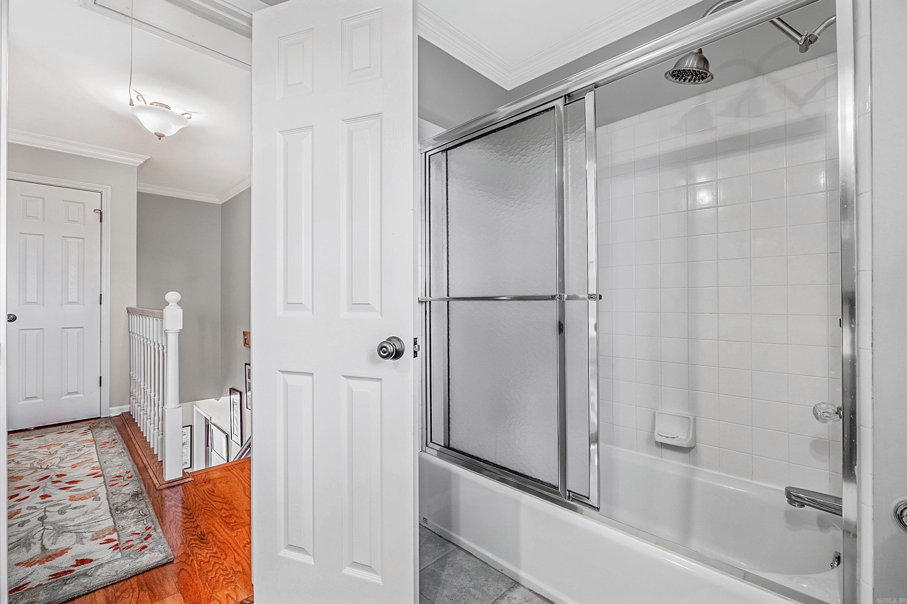 SECLUDED HILLS - Residential