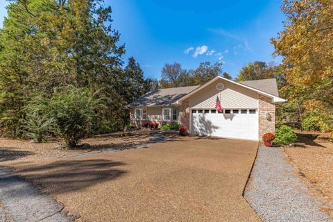 Photo of 33 Cresta Cir CIR, Hot Springs Village, AR 71909 (MLS # 26042554)
