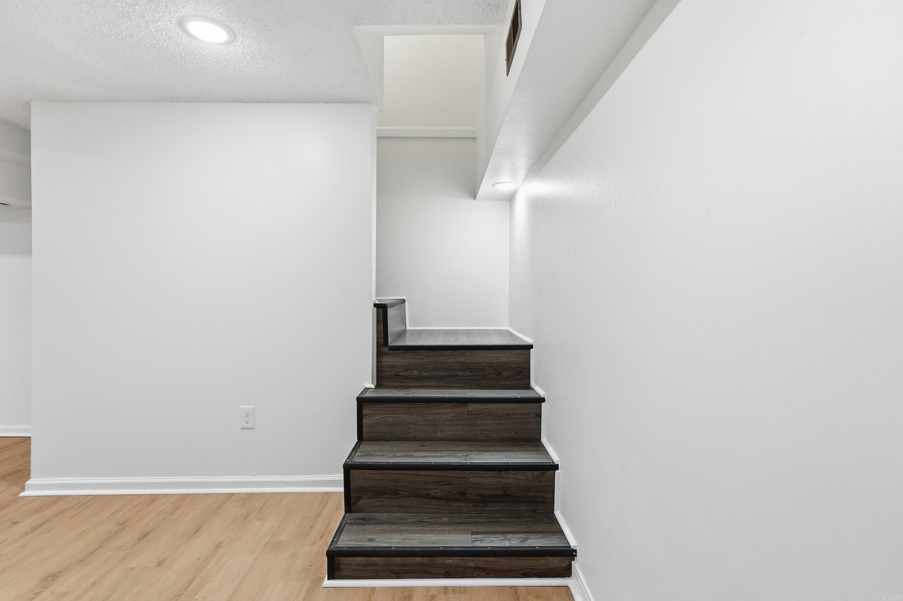 BARROW JOHN - Residential