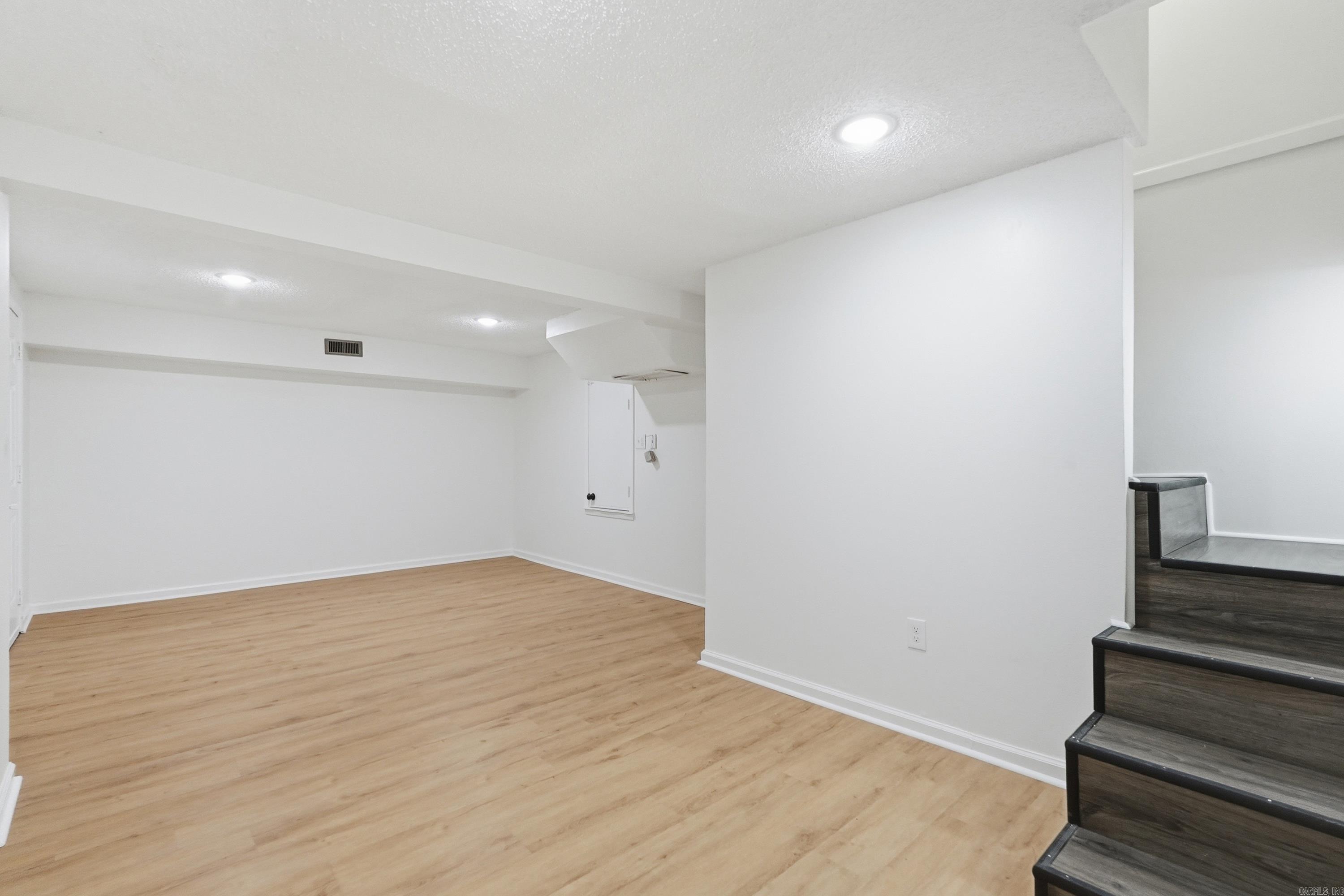 BARROW JOHN - Residential